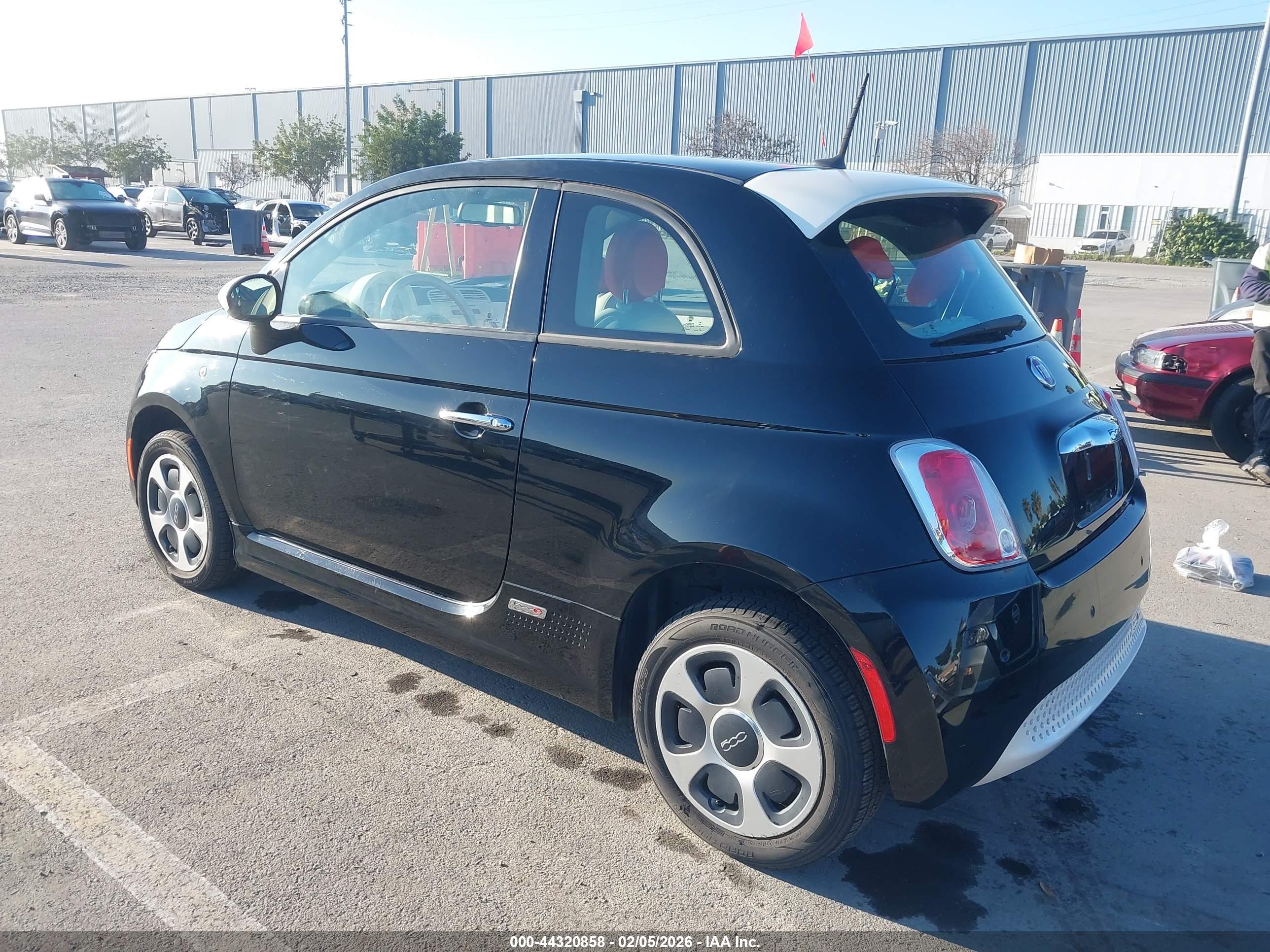 FIAT 500E image 3