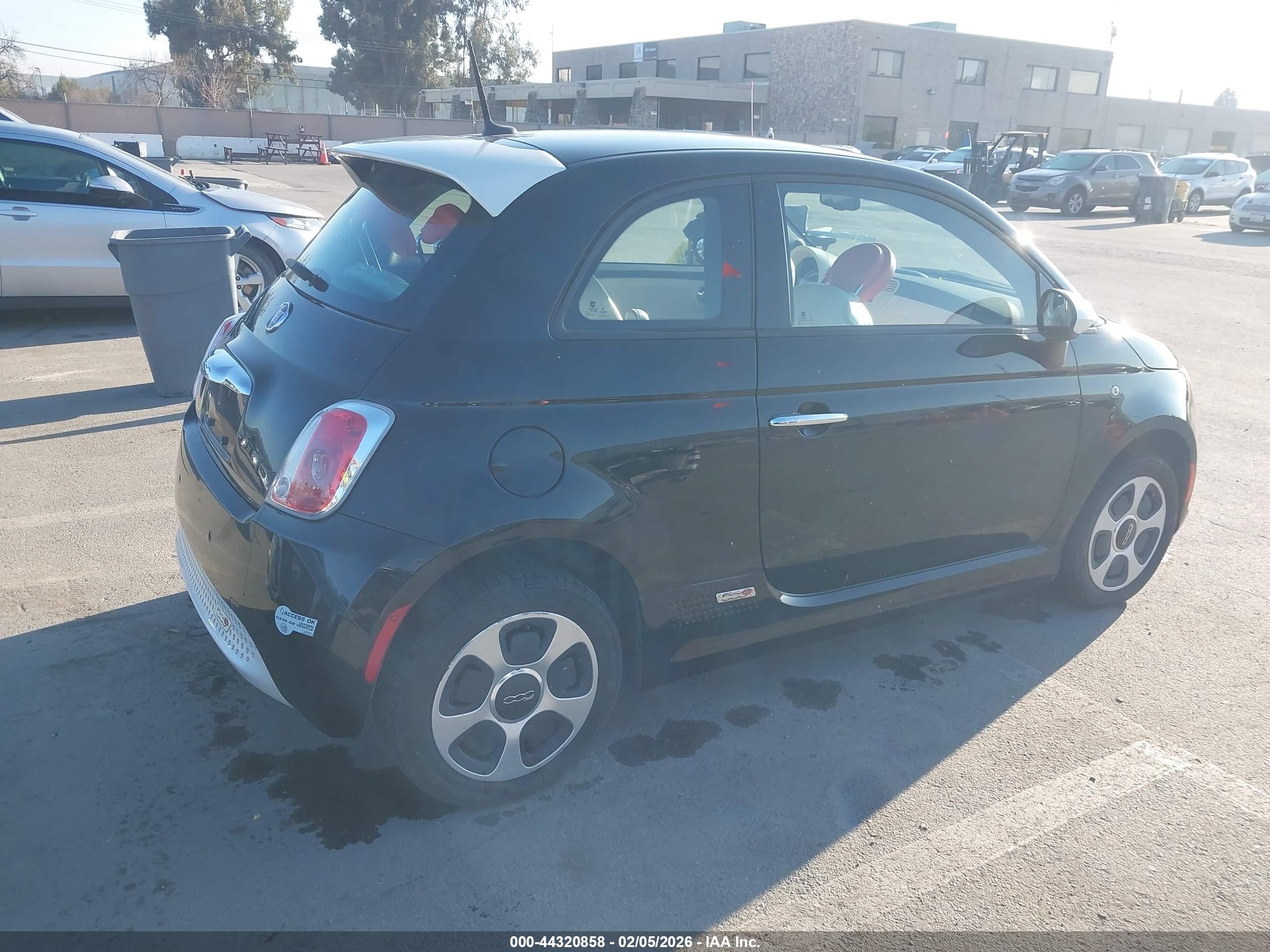 FIAT 500E image 4