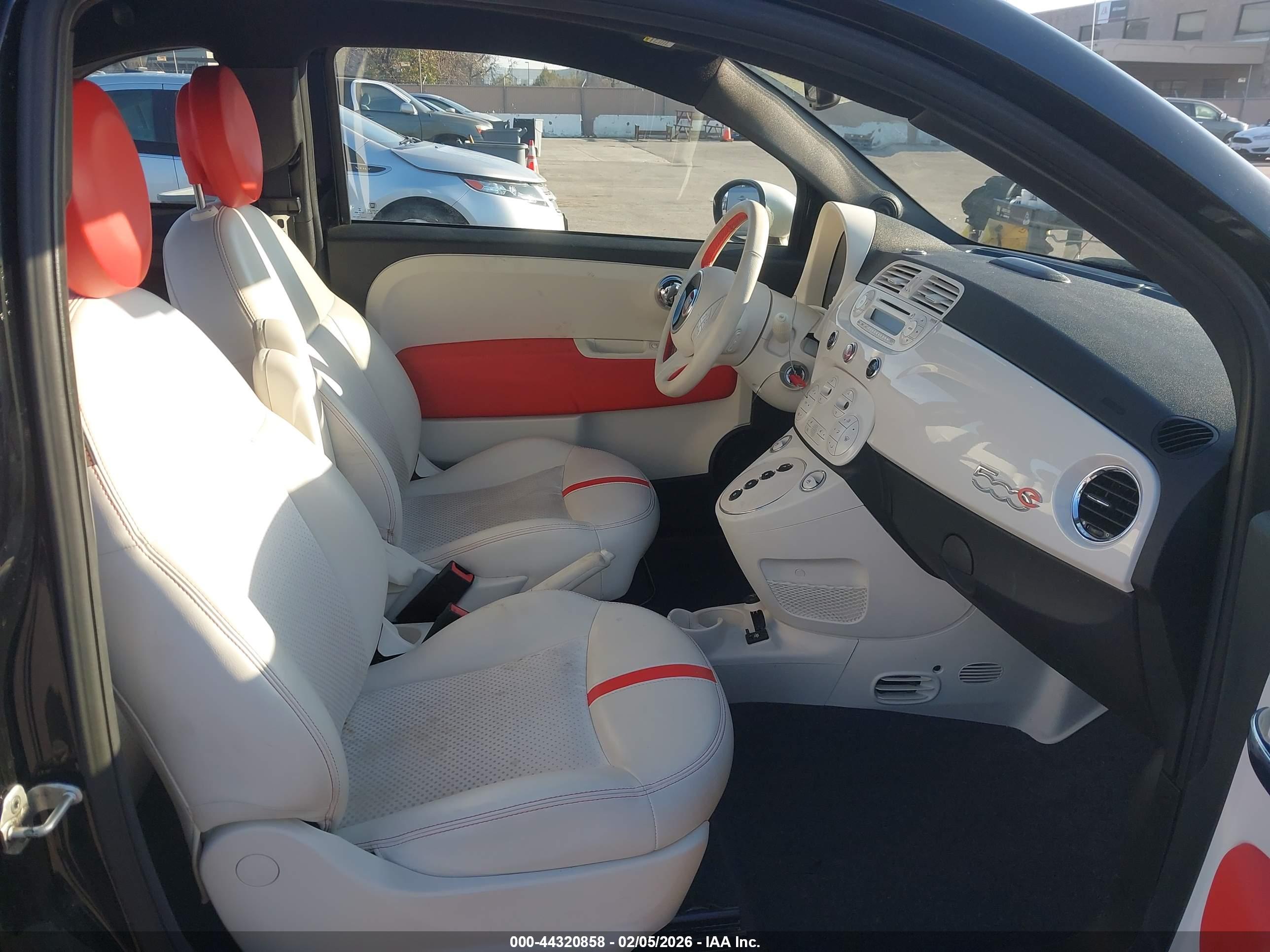 FIAT 500E image 5