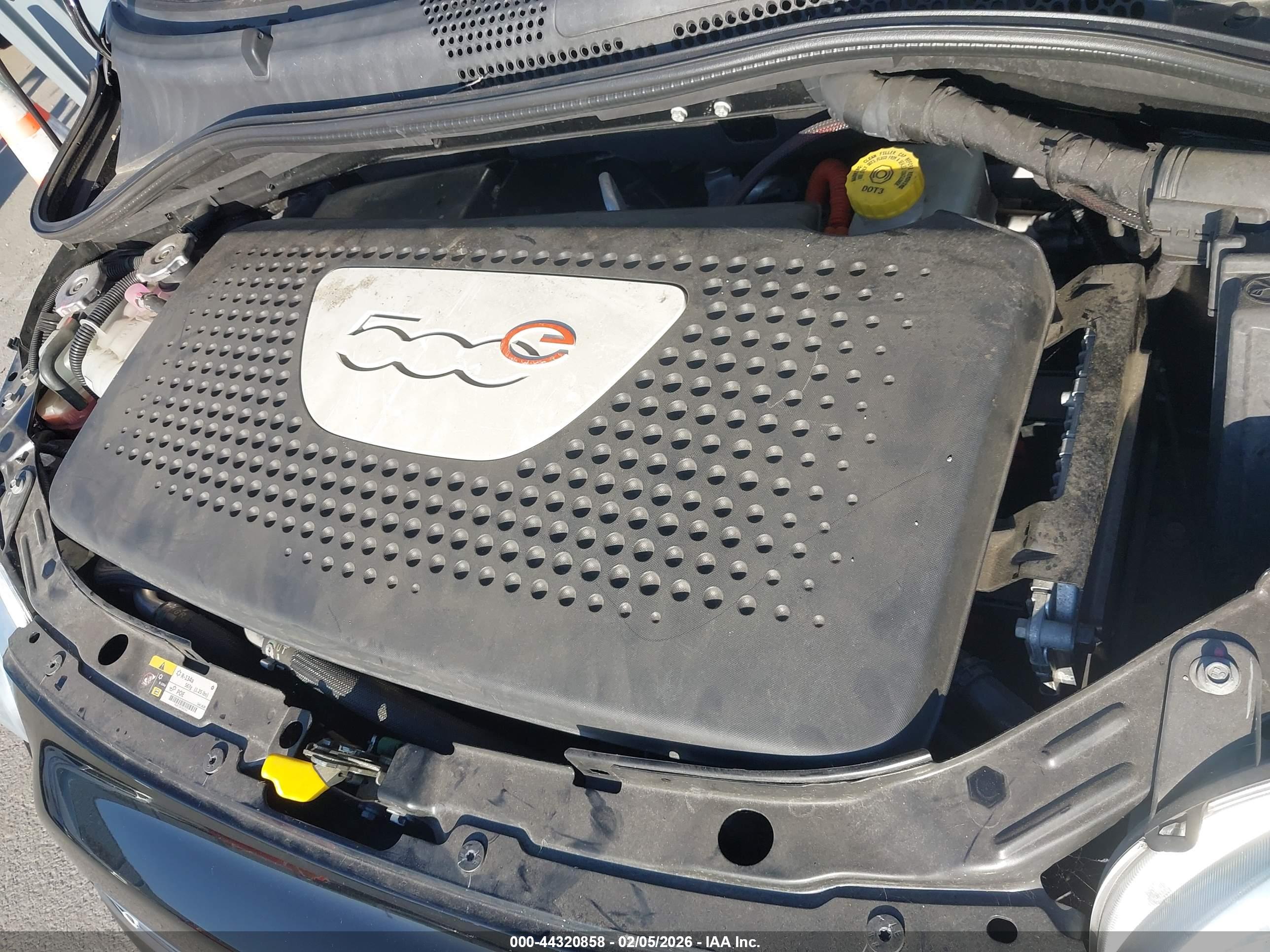FIAT 500E image 6