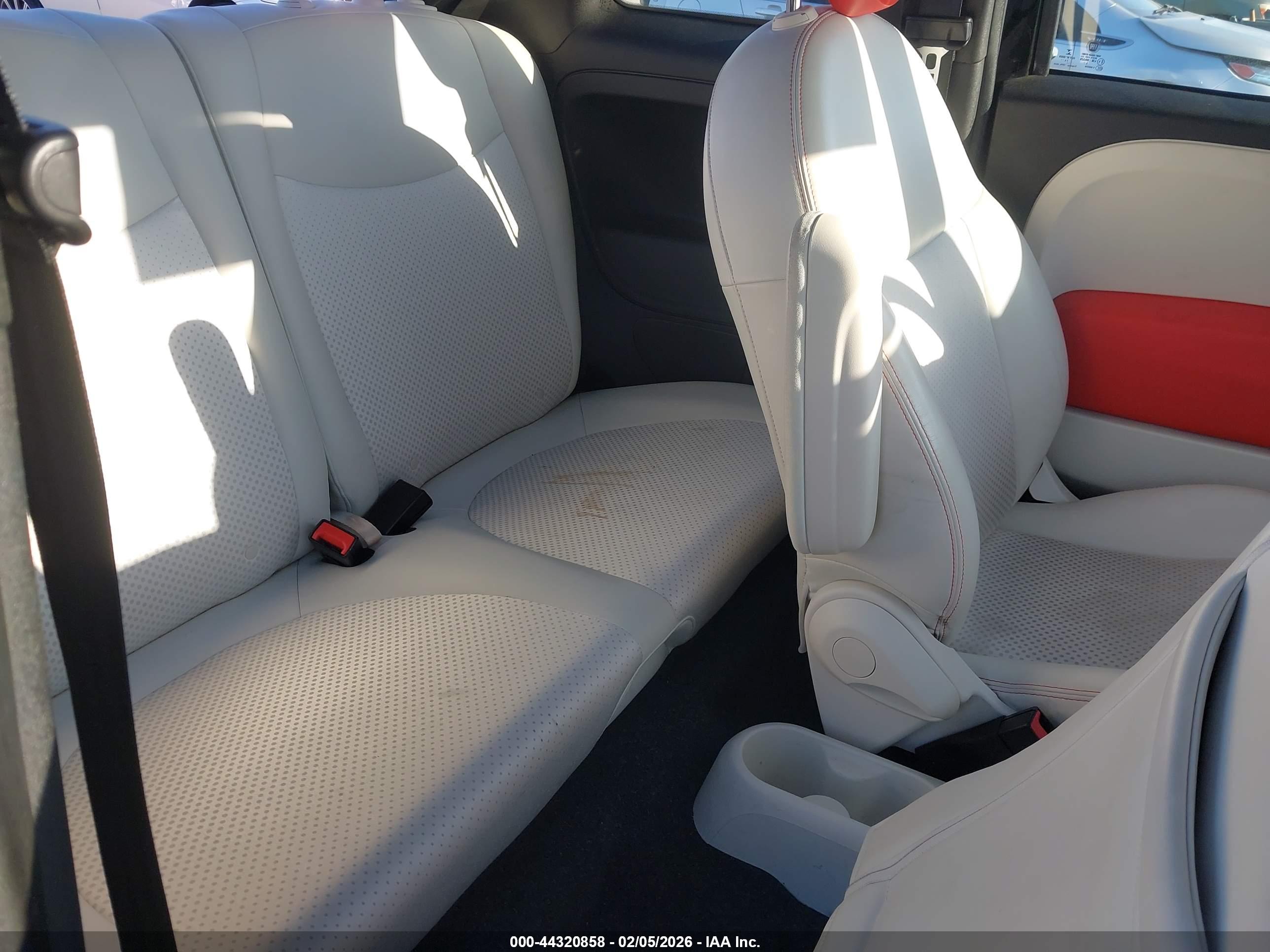 FIAT 500E image 8