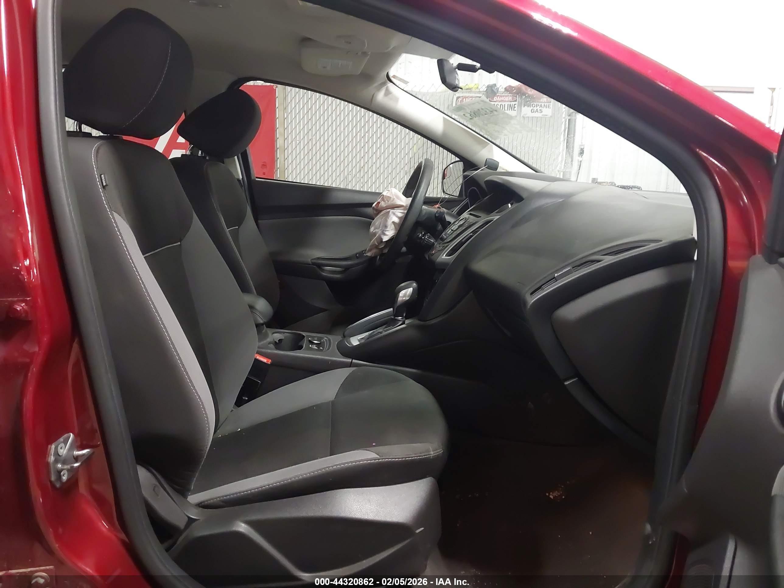 FORD FOCUS image 5