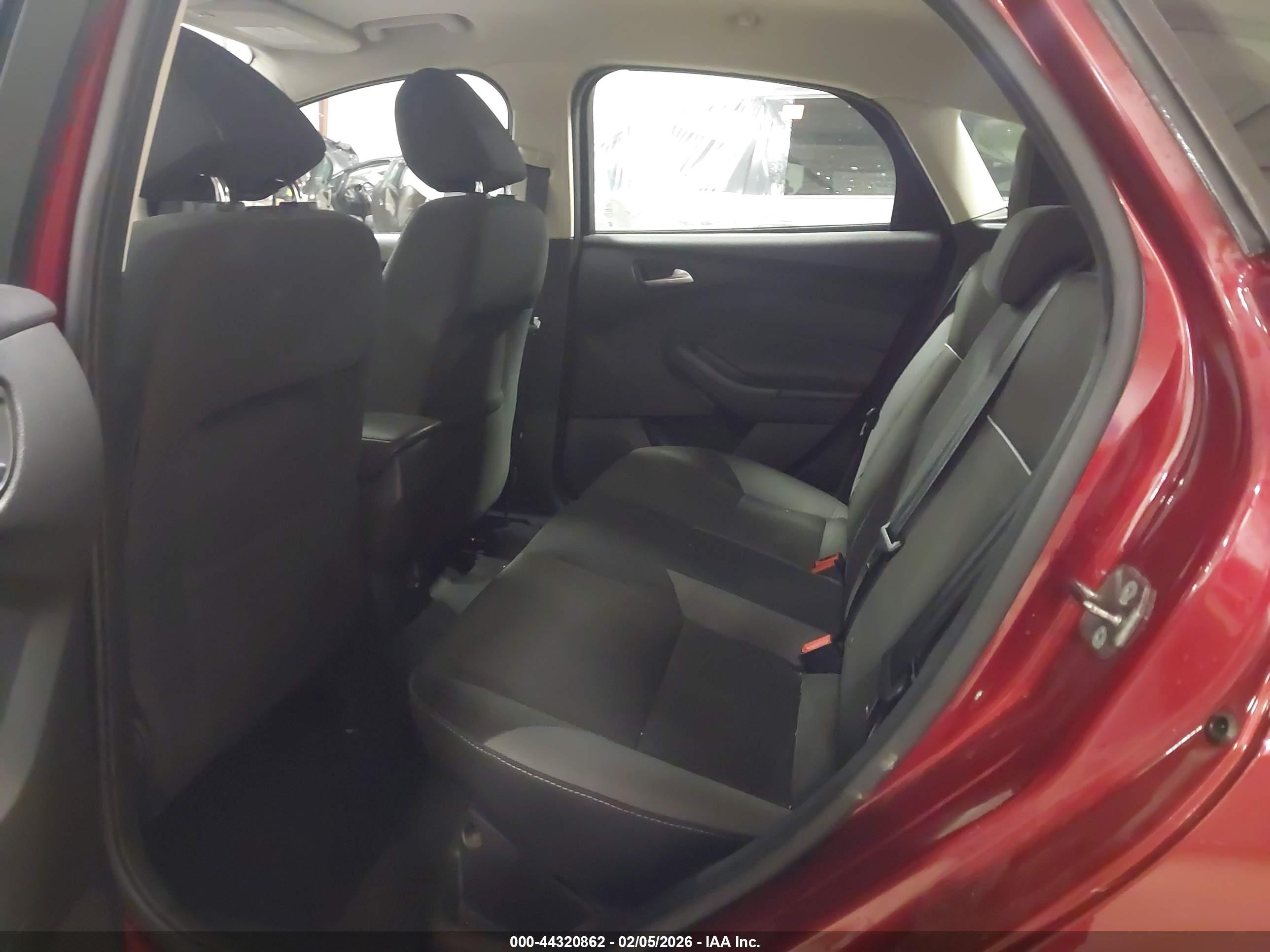 FORD FOCUS image 8
