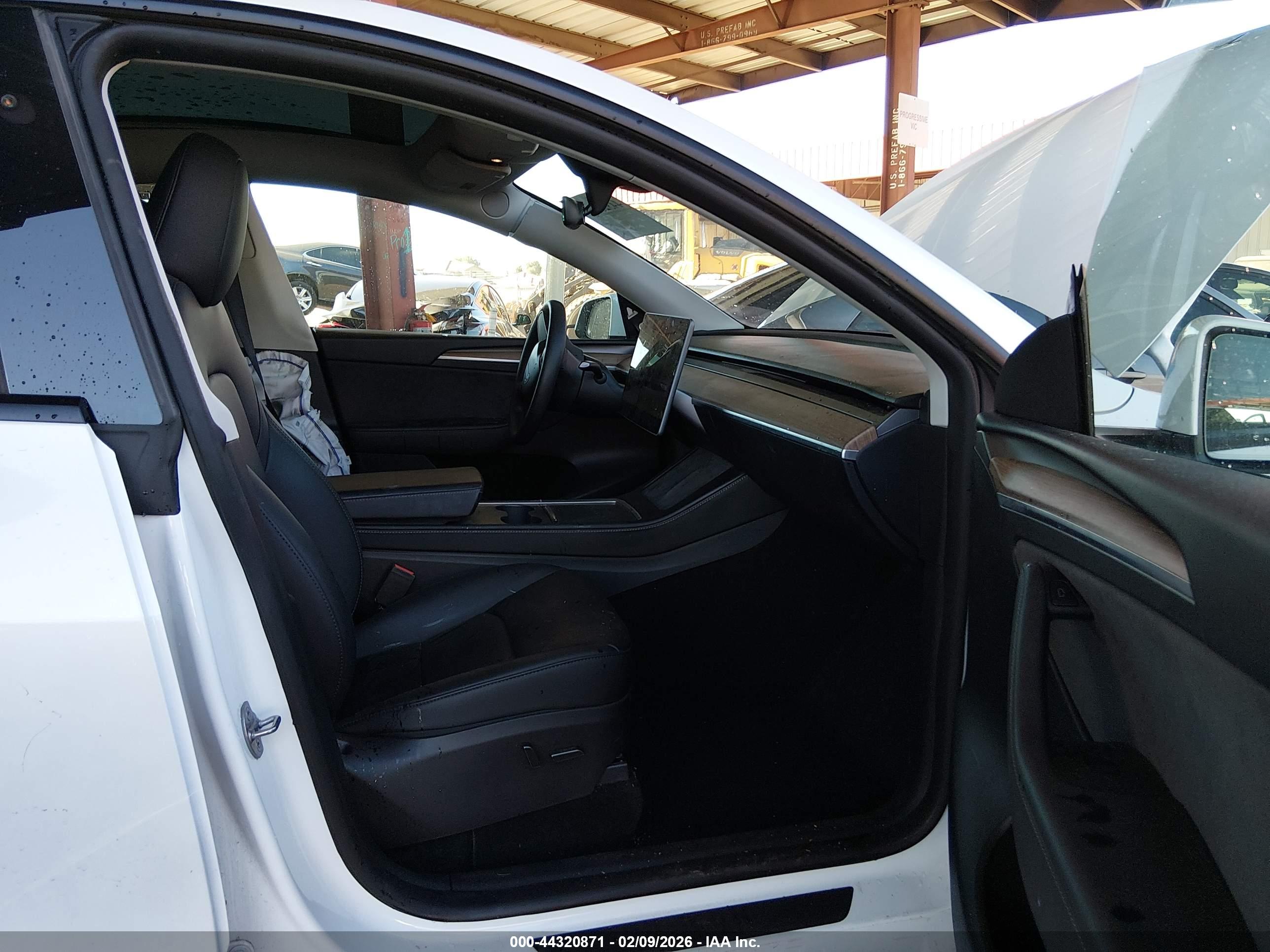 TESLA MODEL image 5