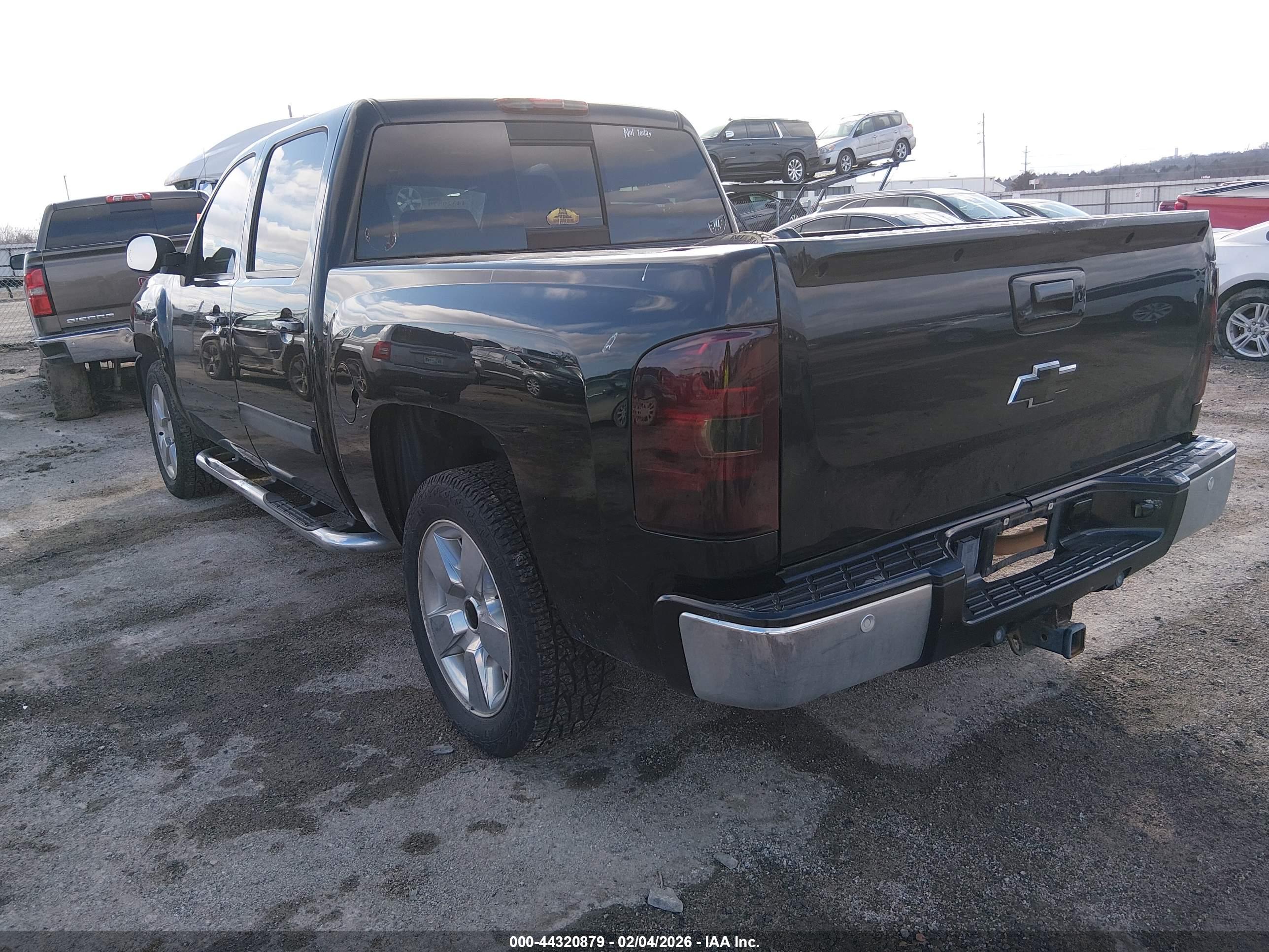 CHEVROLET SILVERADO image 3
