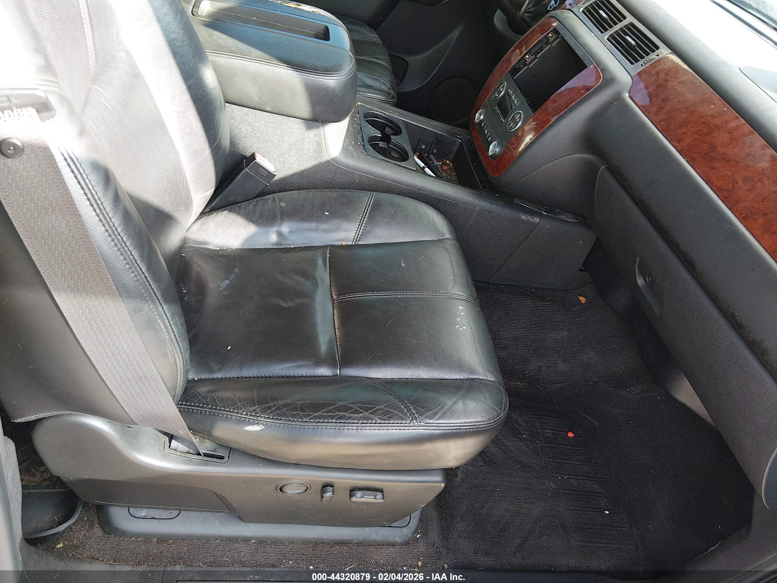 CHEVROLET SILVERADO image 5