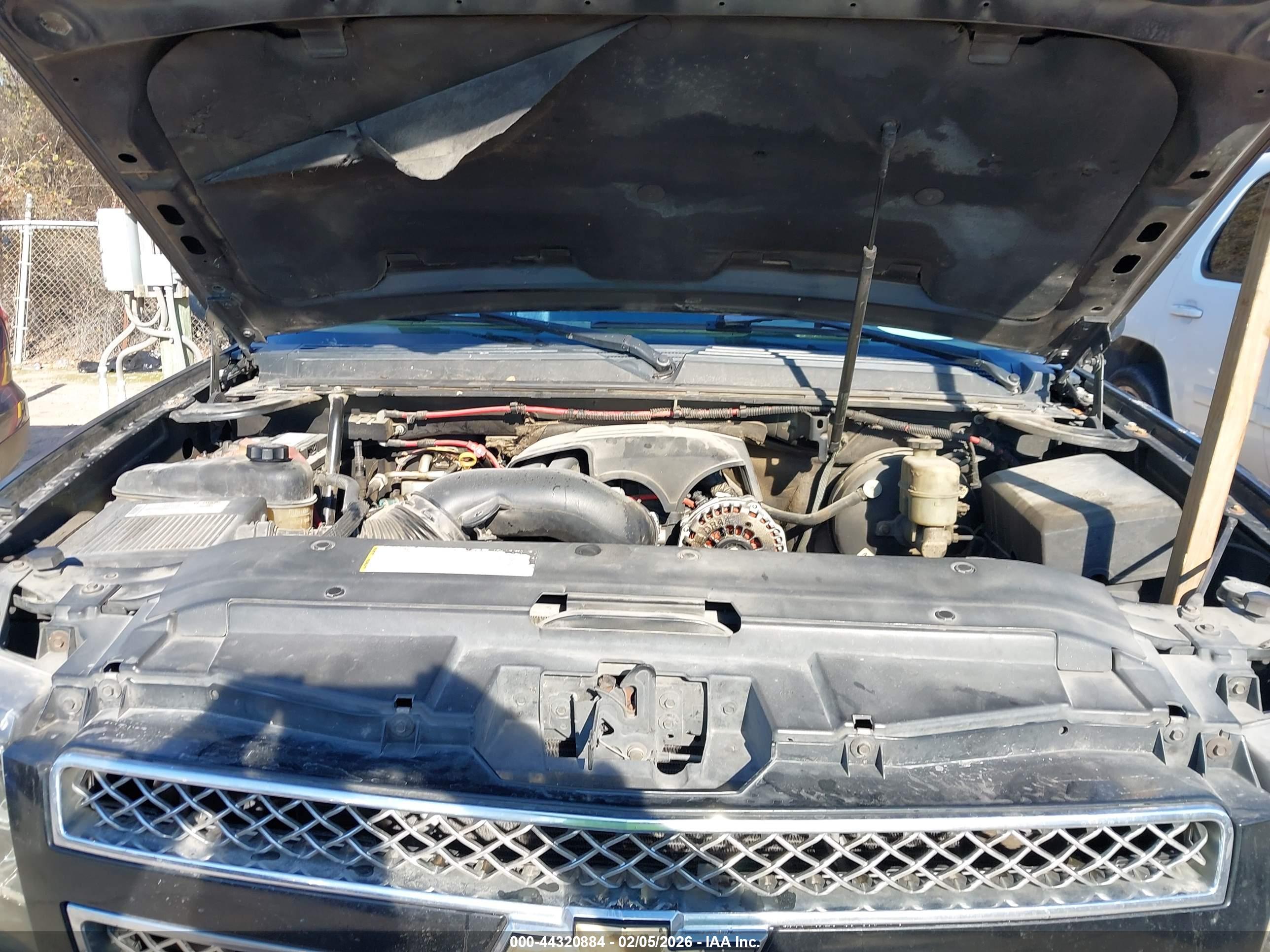 CHEVROLET SUBURBAN image 10