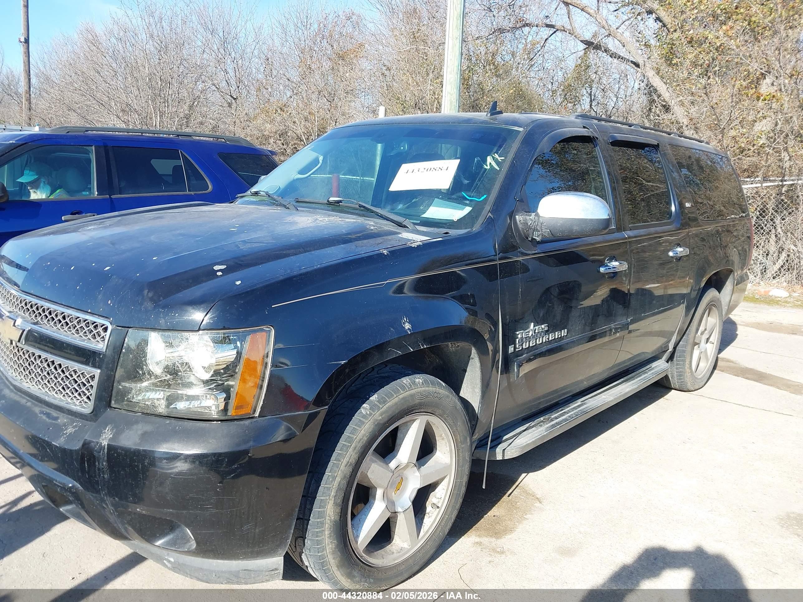 CHEVROLET SUBURBAN image 6