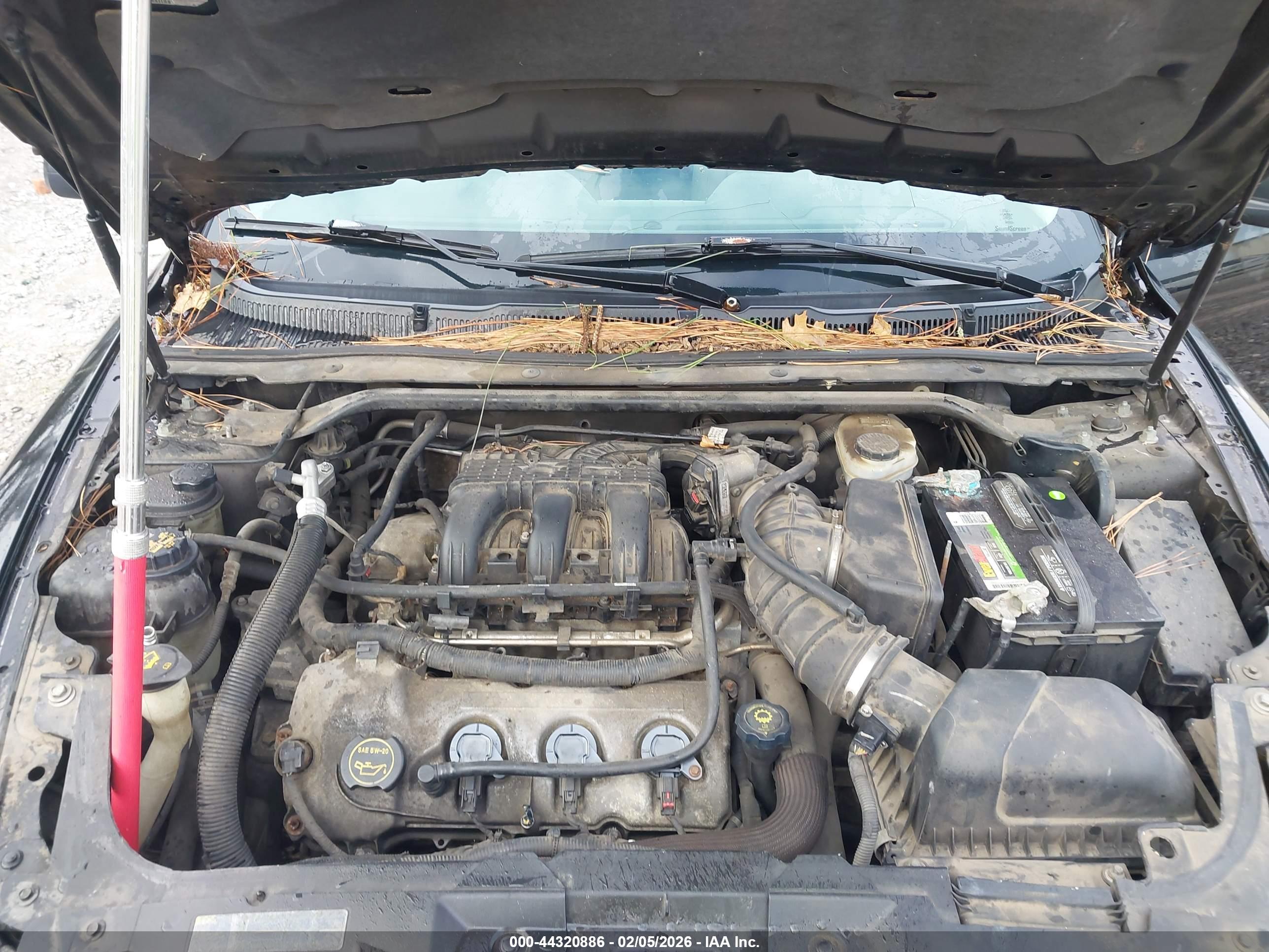 FORD TAURUS image 10