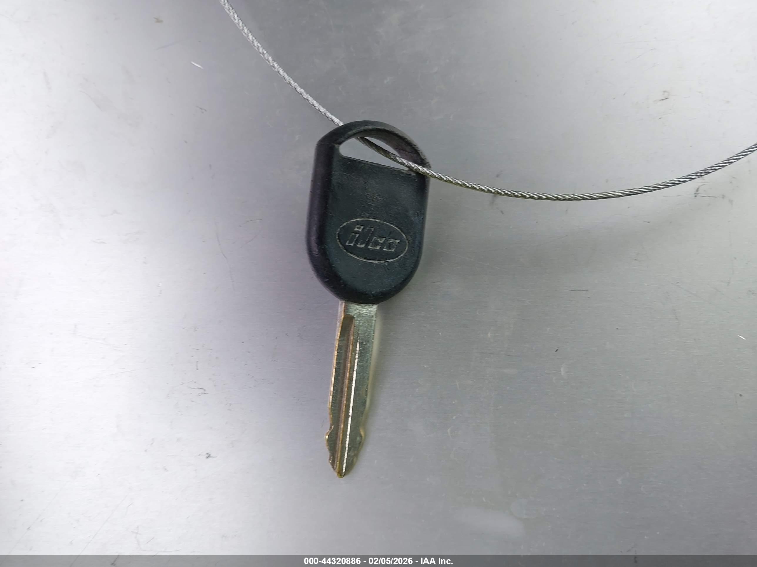 FORD TAURUS image 11