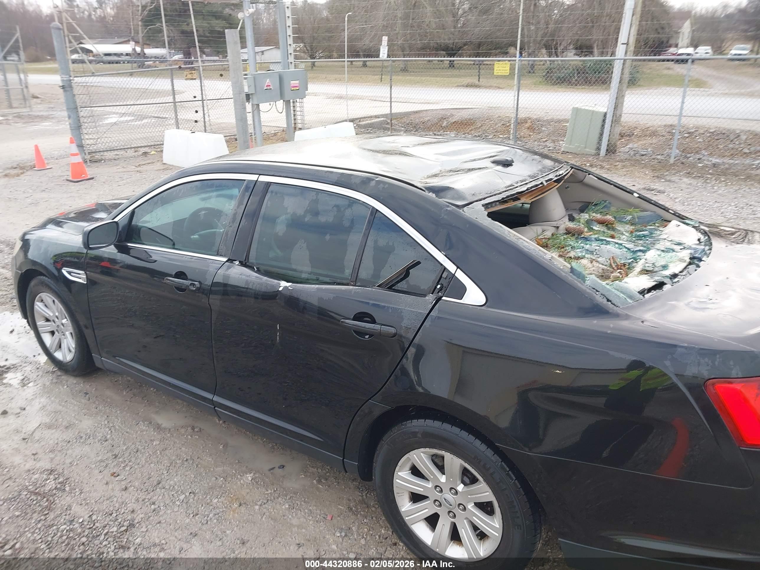 FORD TAURUS image 6