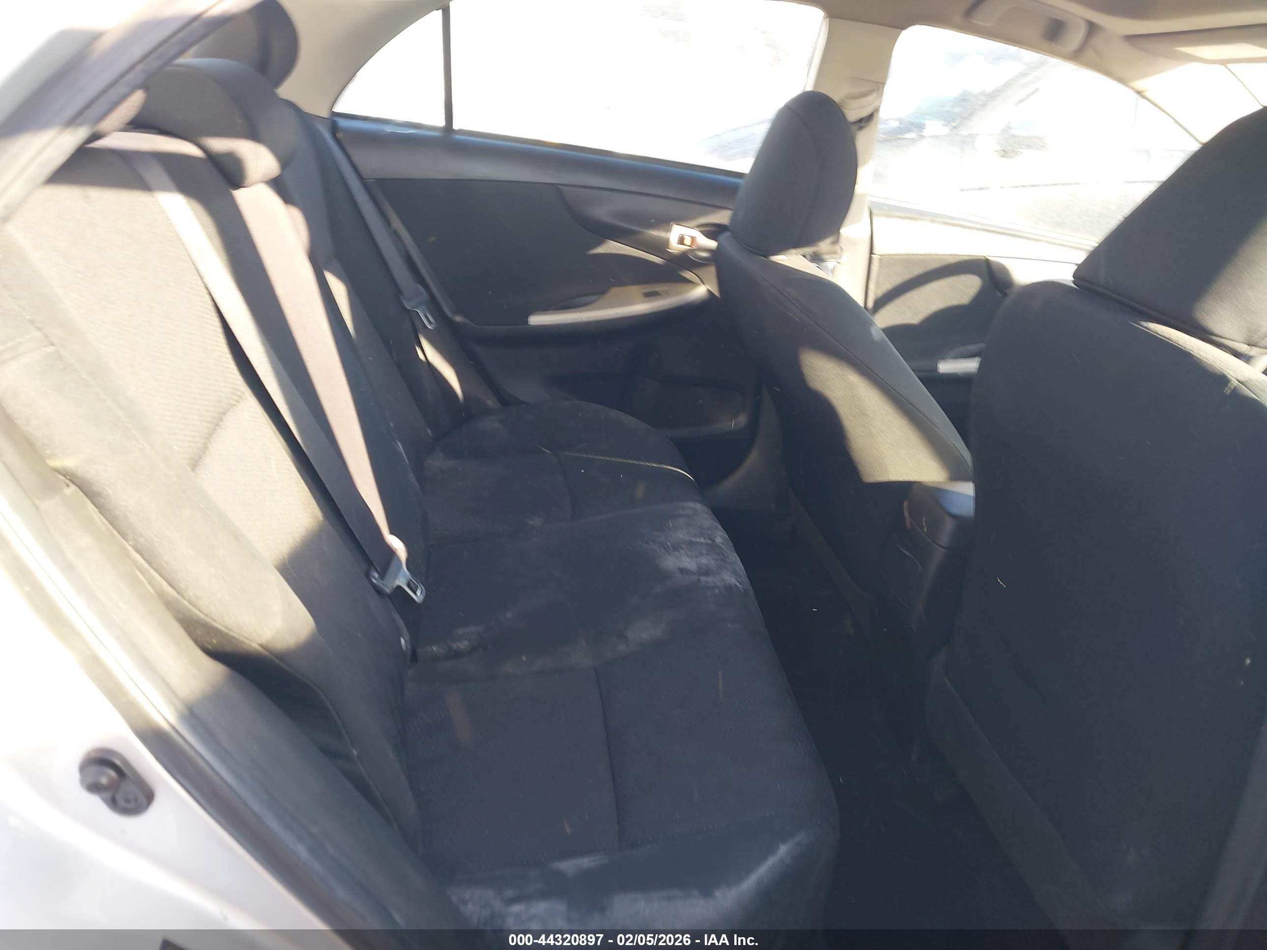 TOYOTA COROLLA image 8