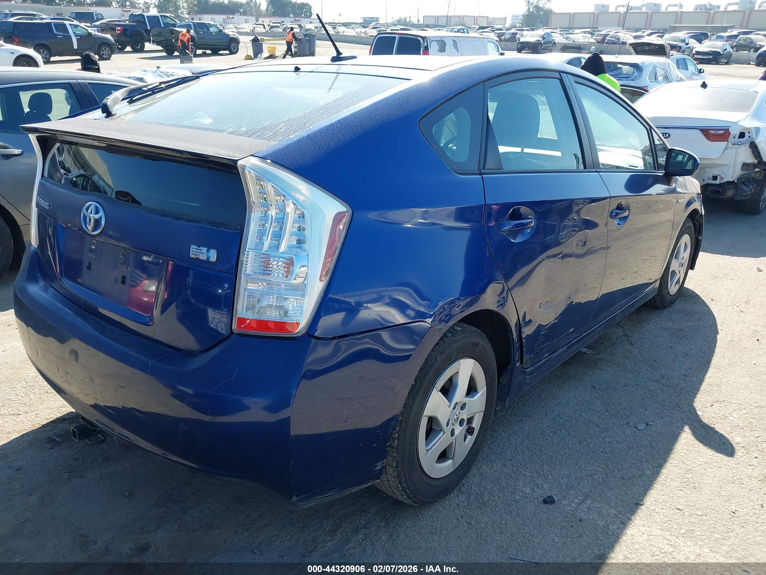 TOYOTA PRIUS image 4