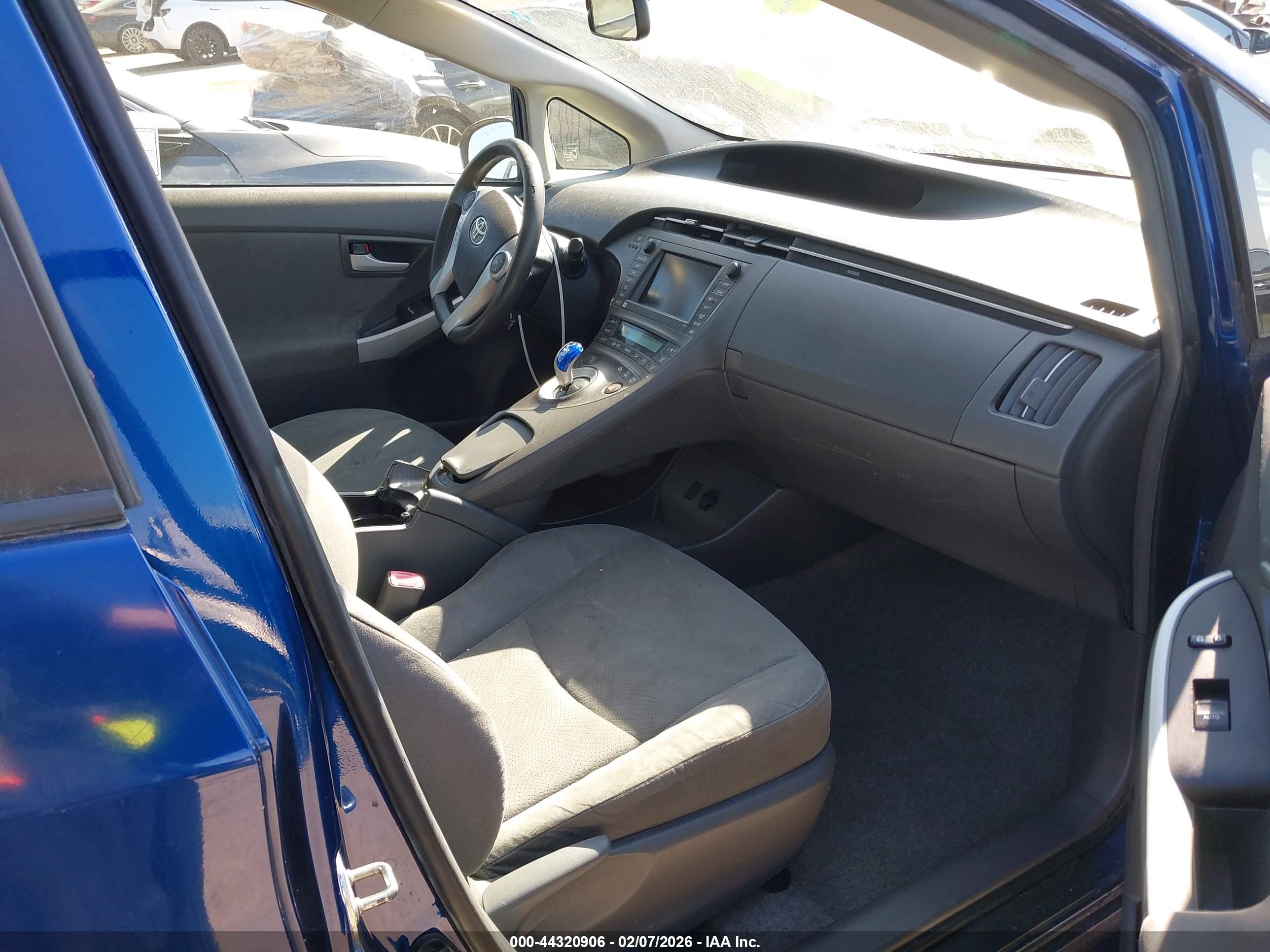 TOYOTA PRIUS image 5