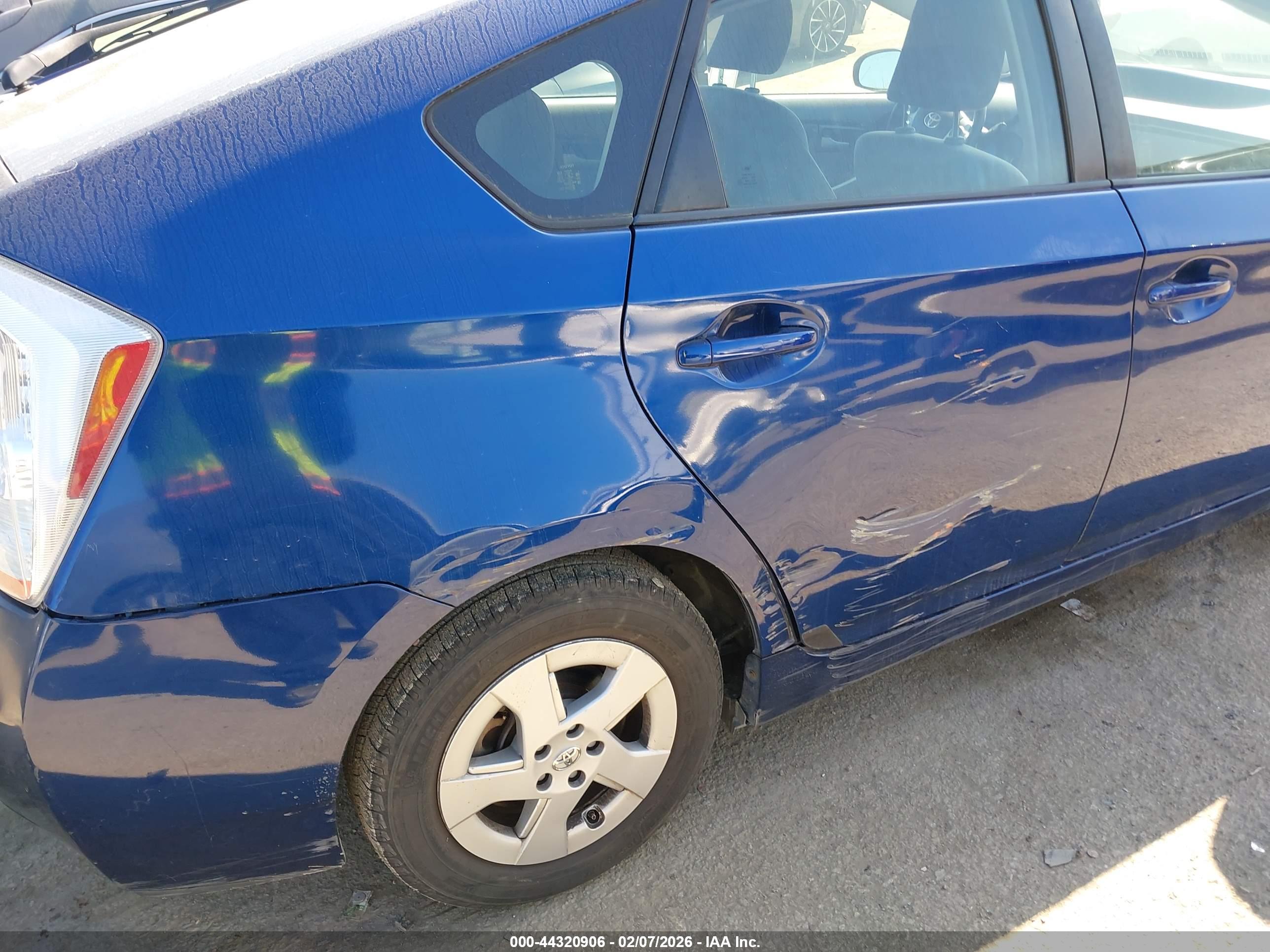 TOYOTA PRIUS image 6