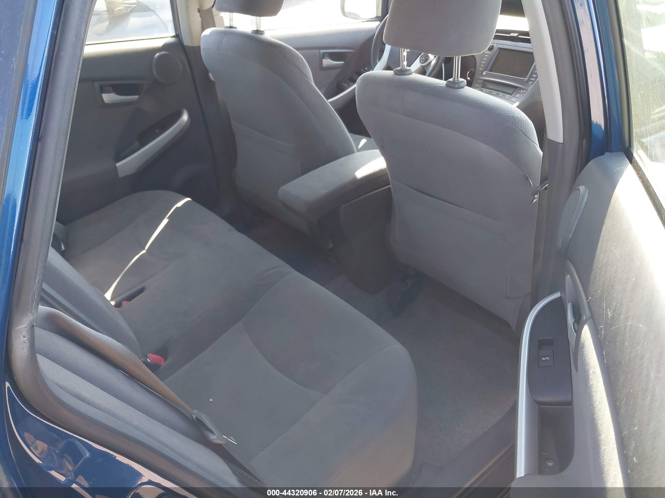 TOYOTA PRIUS image 8