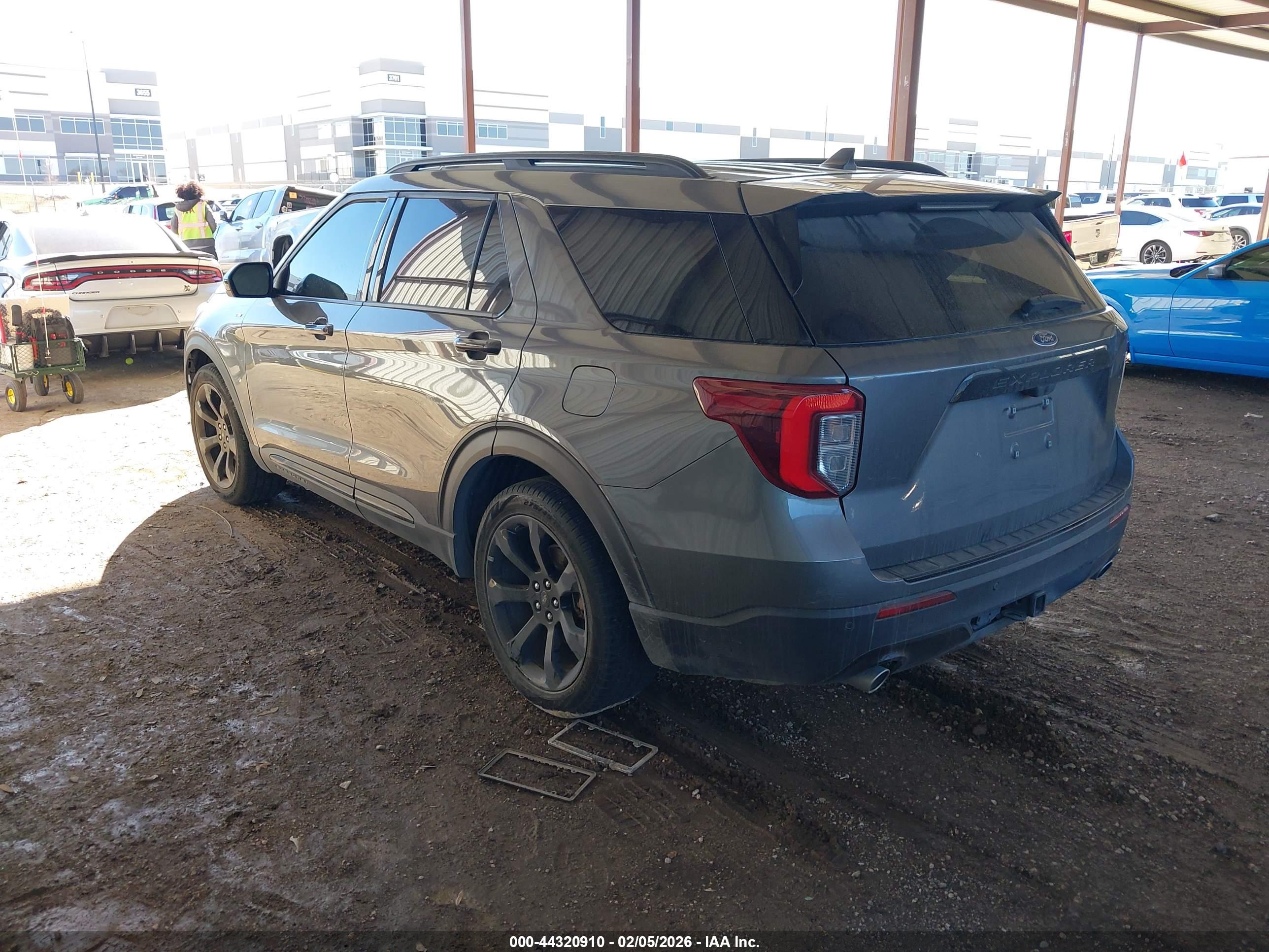 FORD EXPLORER image 3