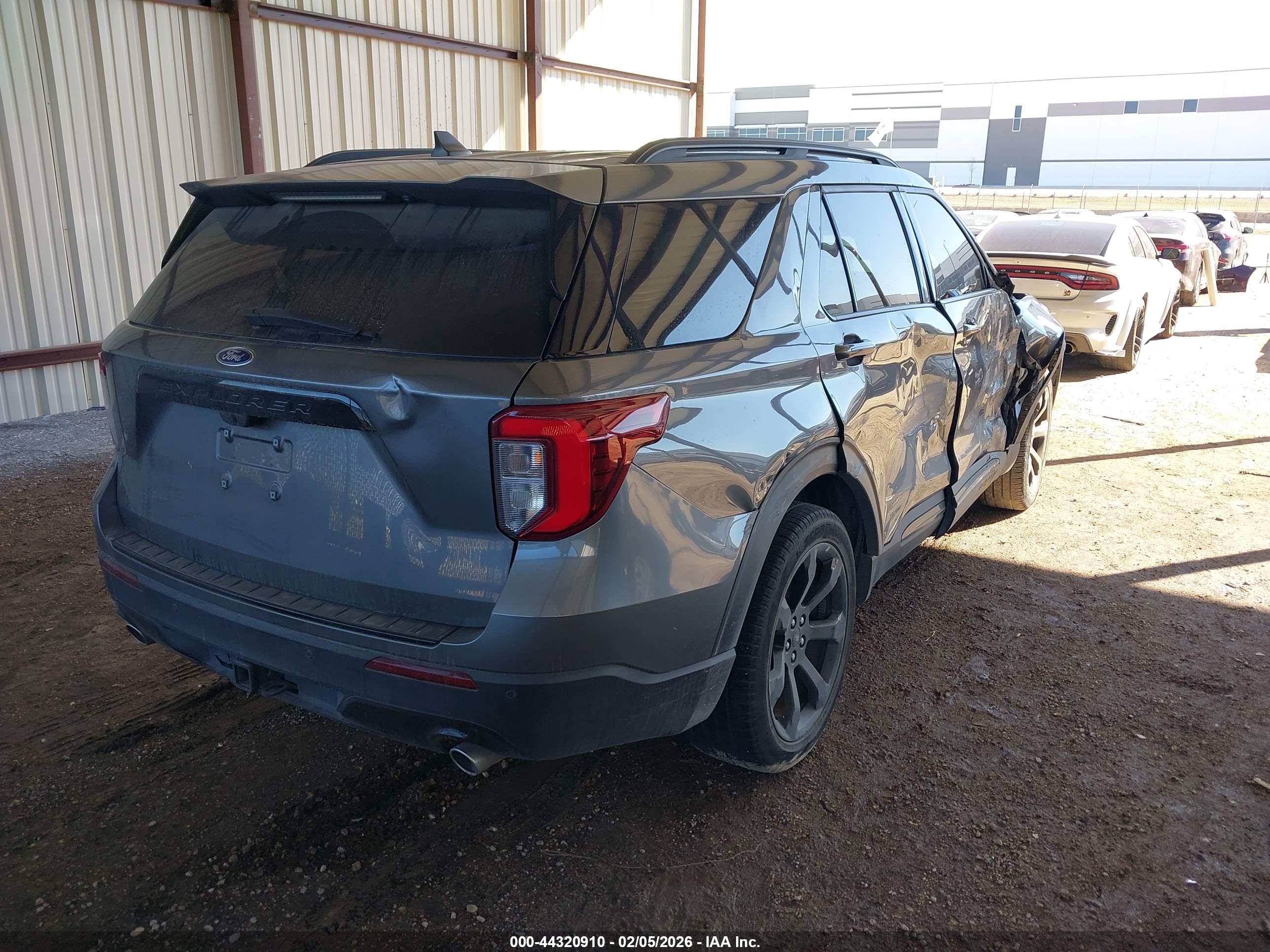 FORD EXPLORER image 4