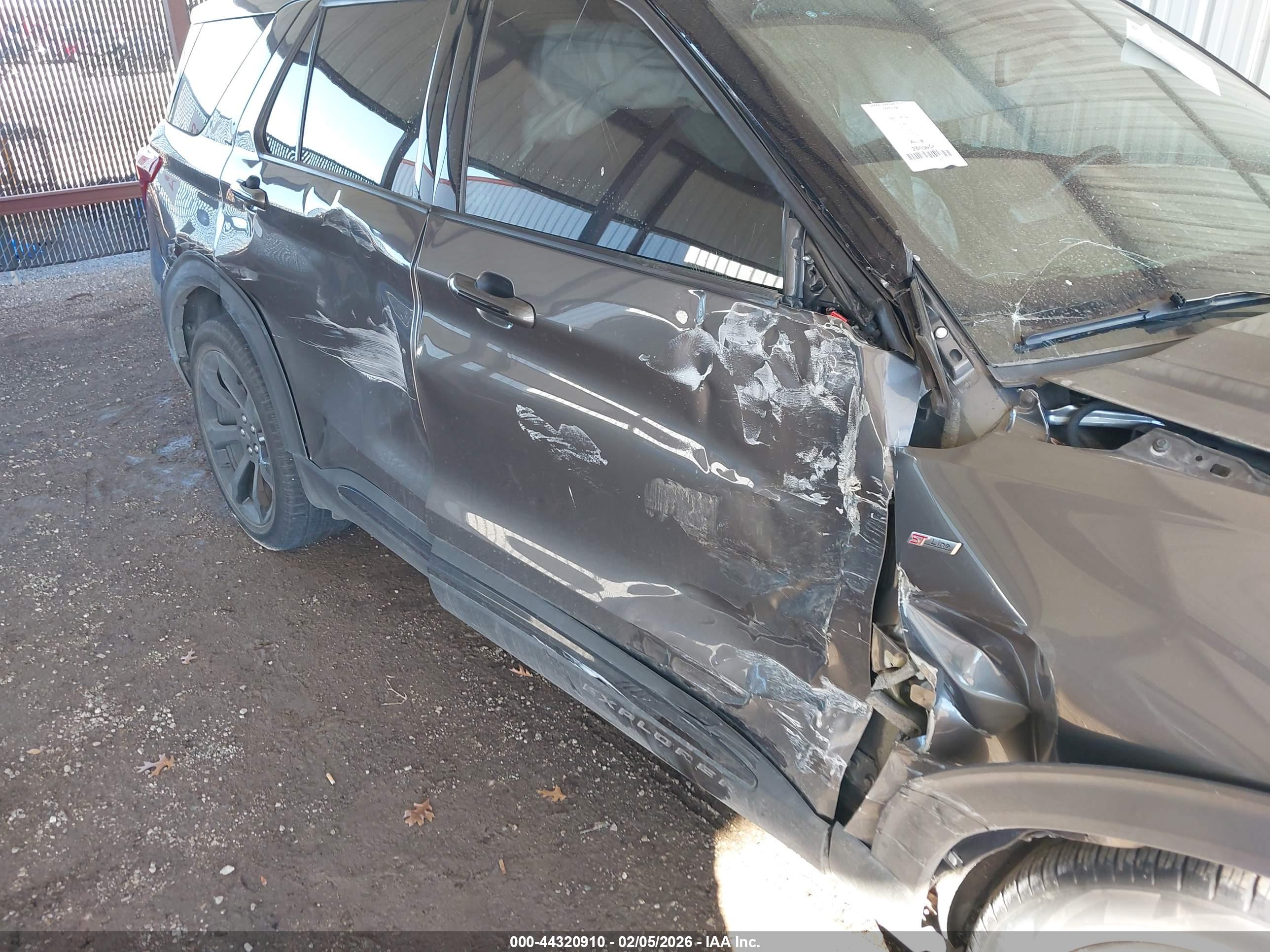 FORD EXPLORER image 6