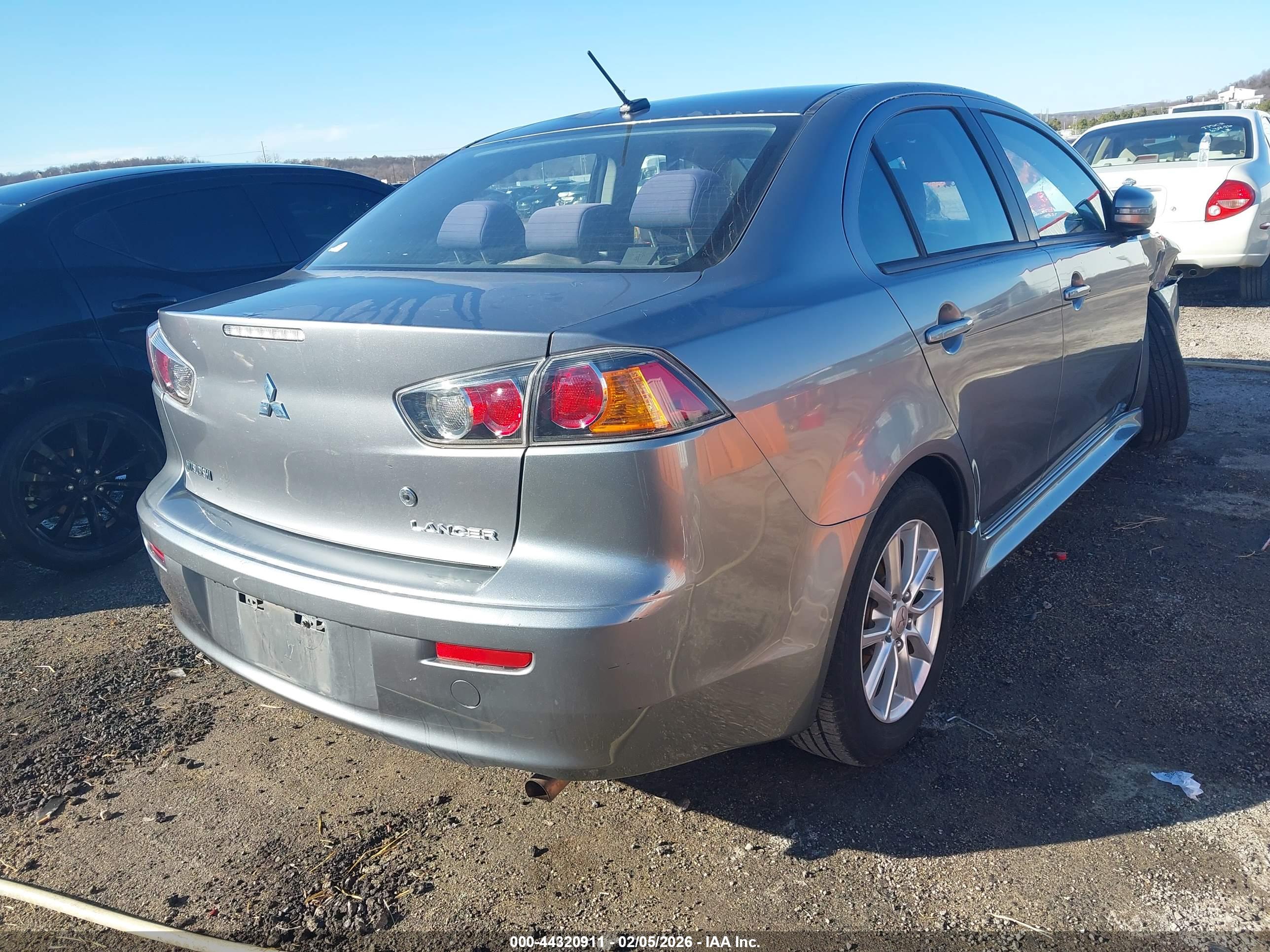 MITSUBISHI LANCER image 4