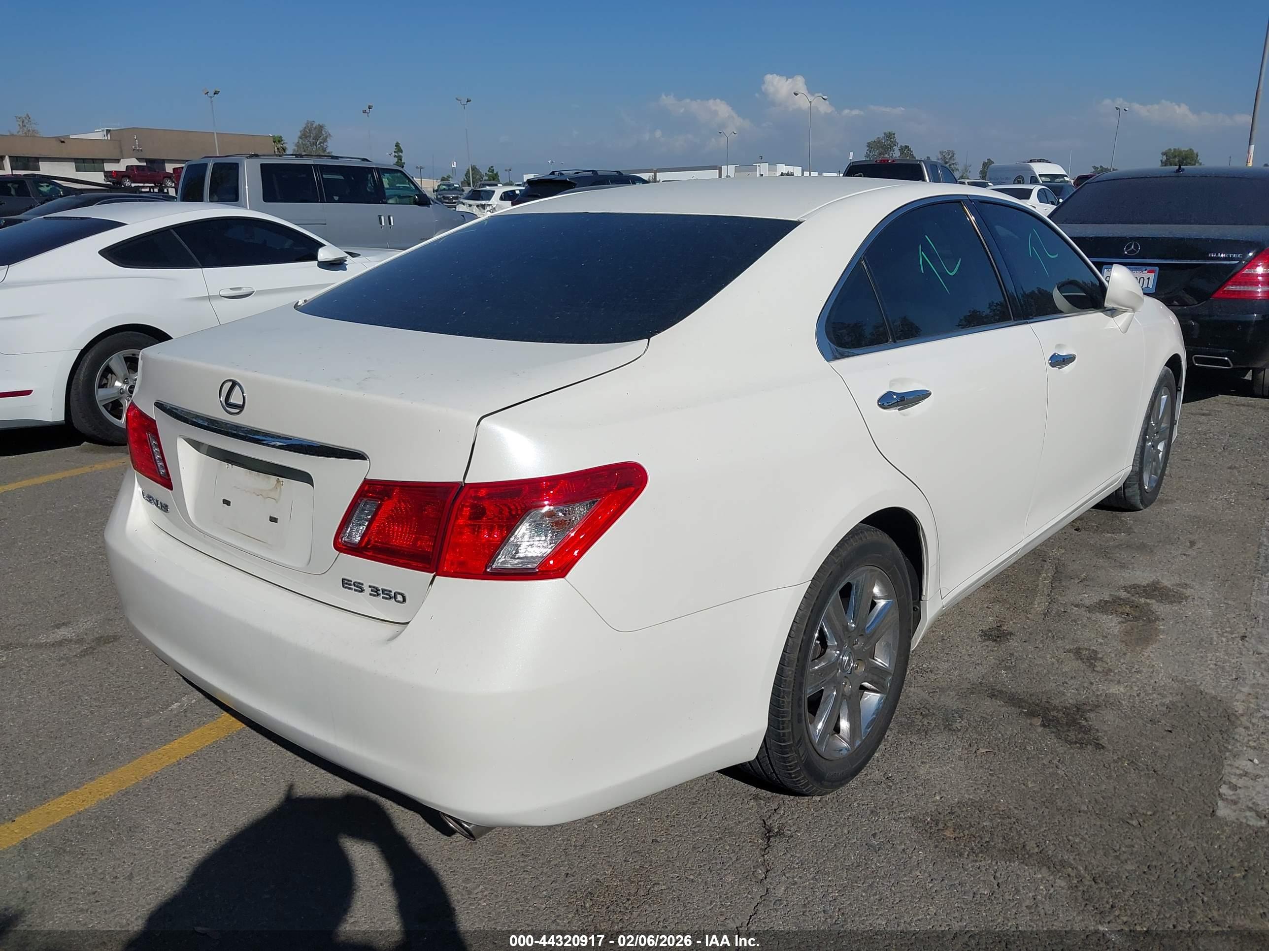 LEXUS ES image 4
