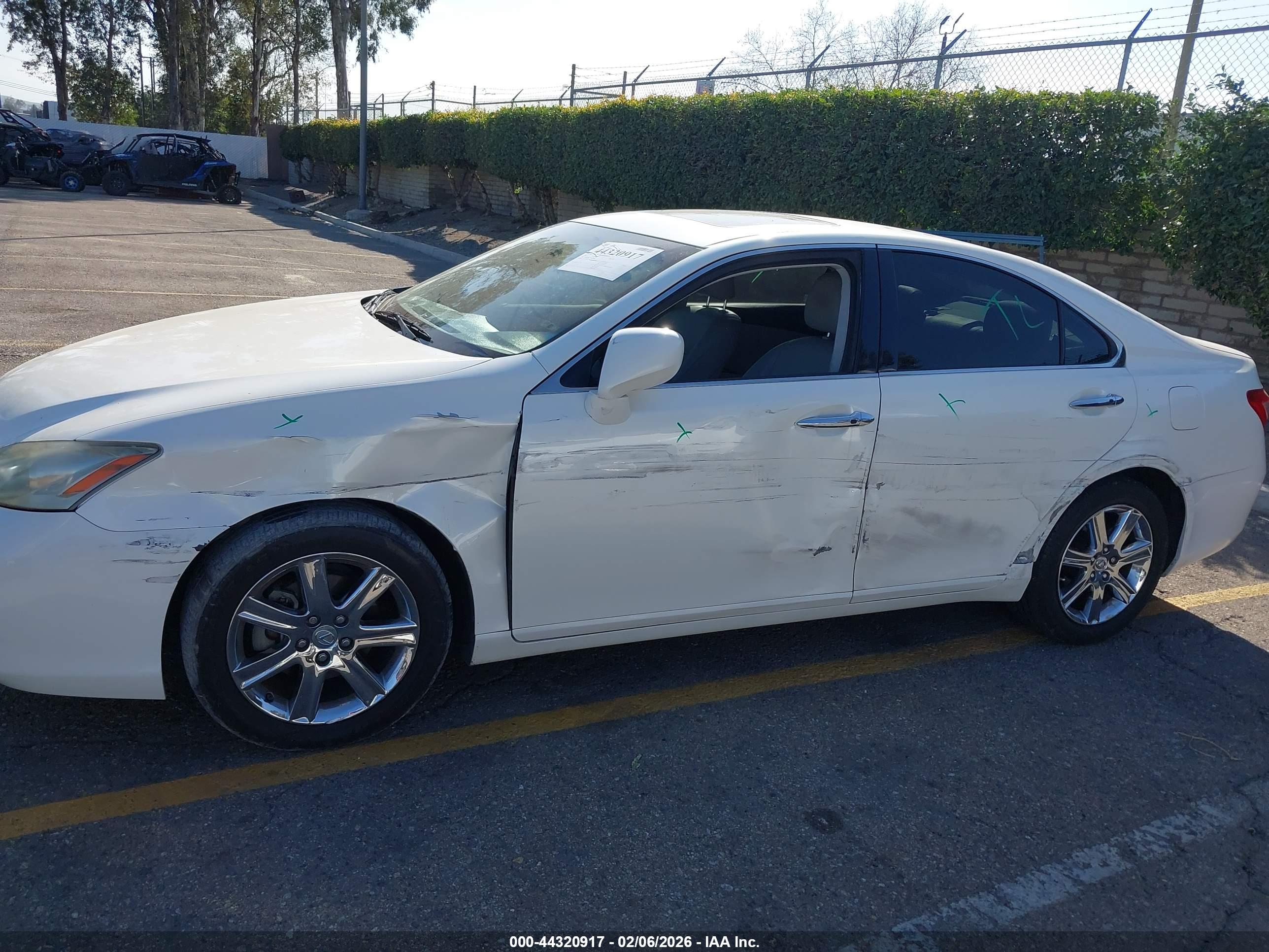 LEXUS ES image 6