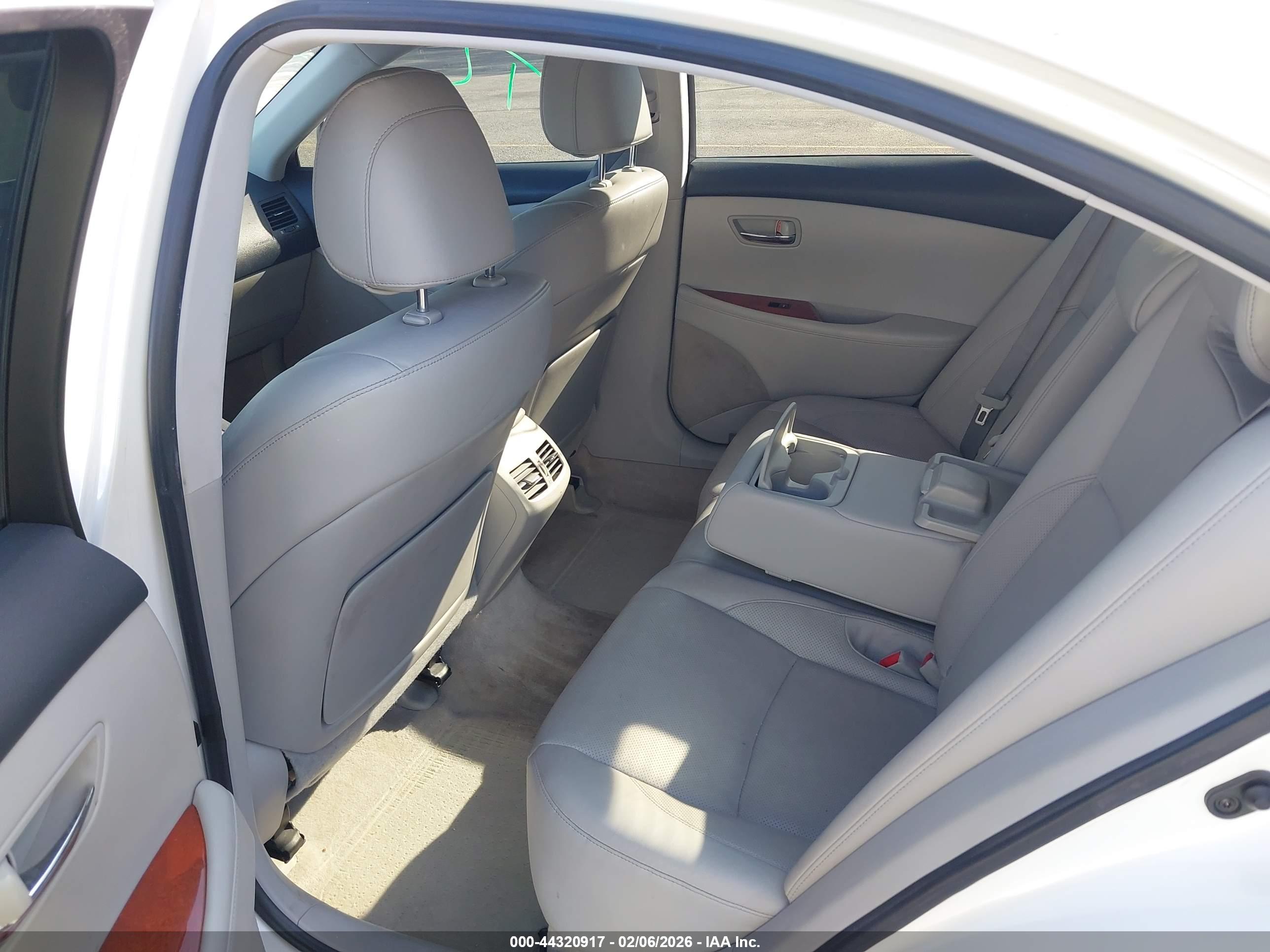 LEXUS ES image 8