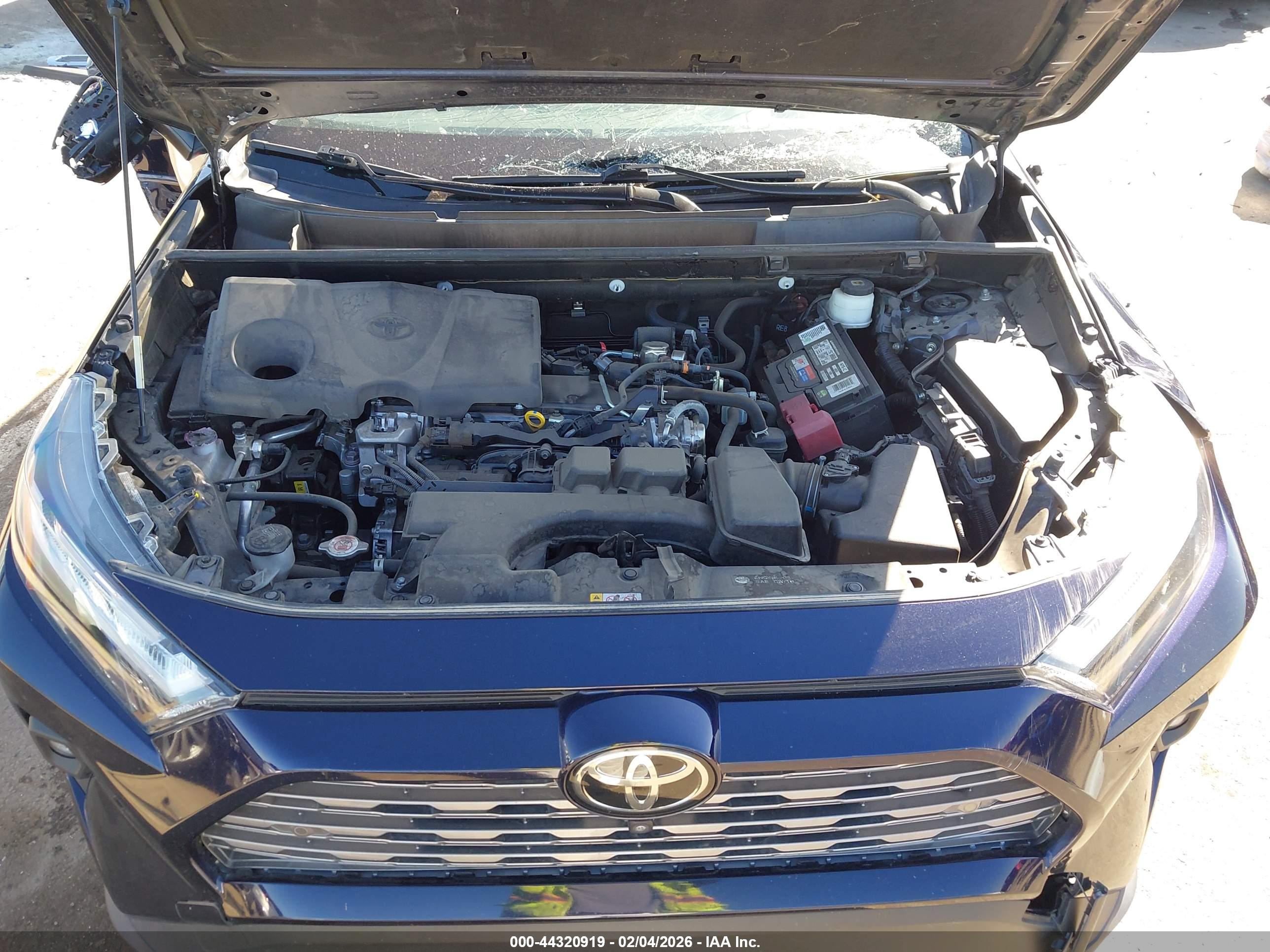 TOYOTA RAV4 image 10