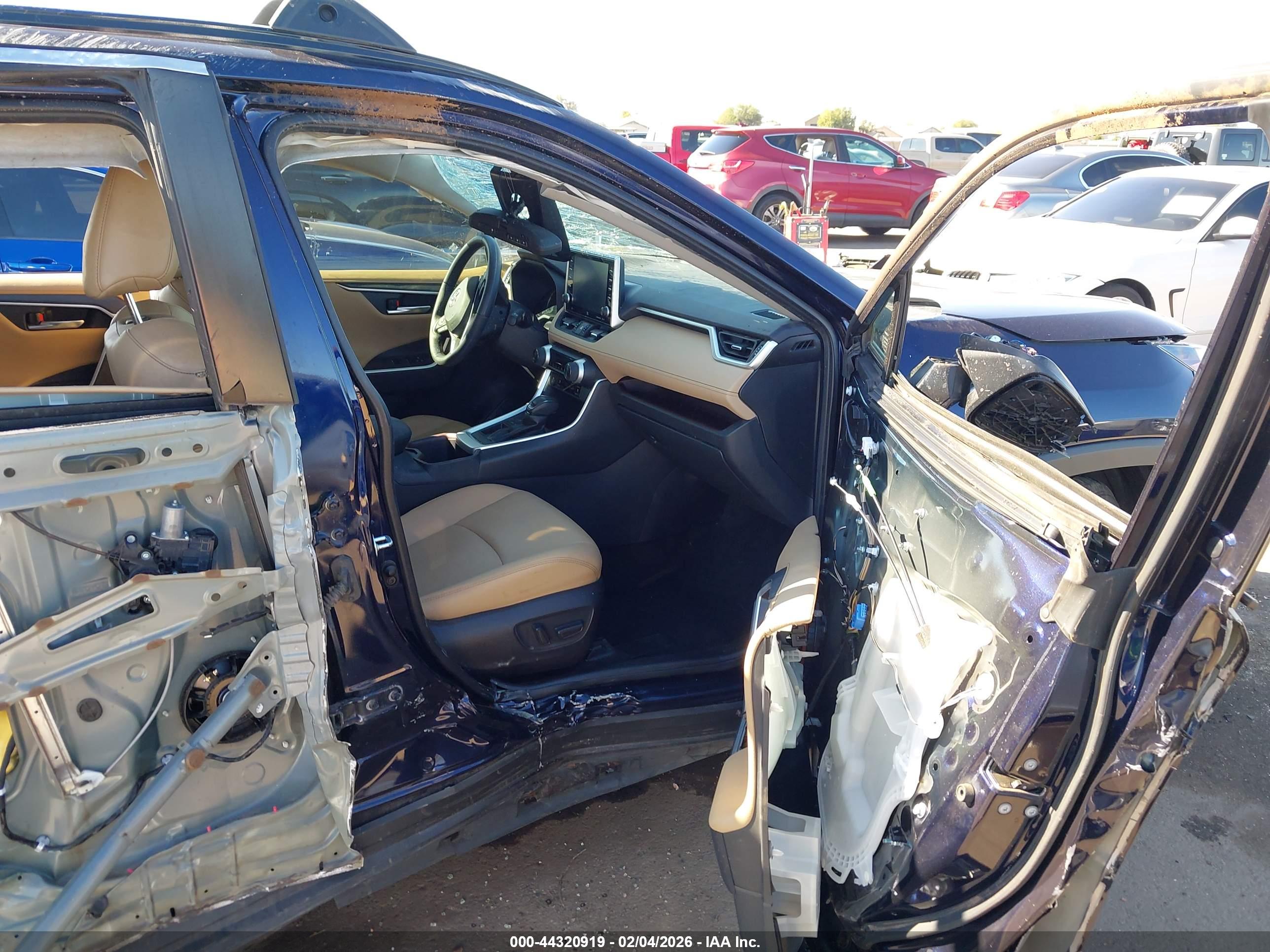 TOYOTA RAV4 image 5