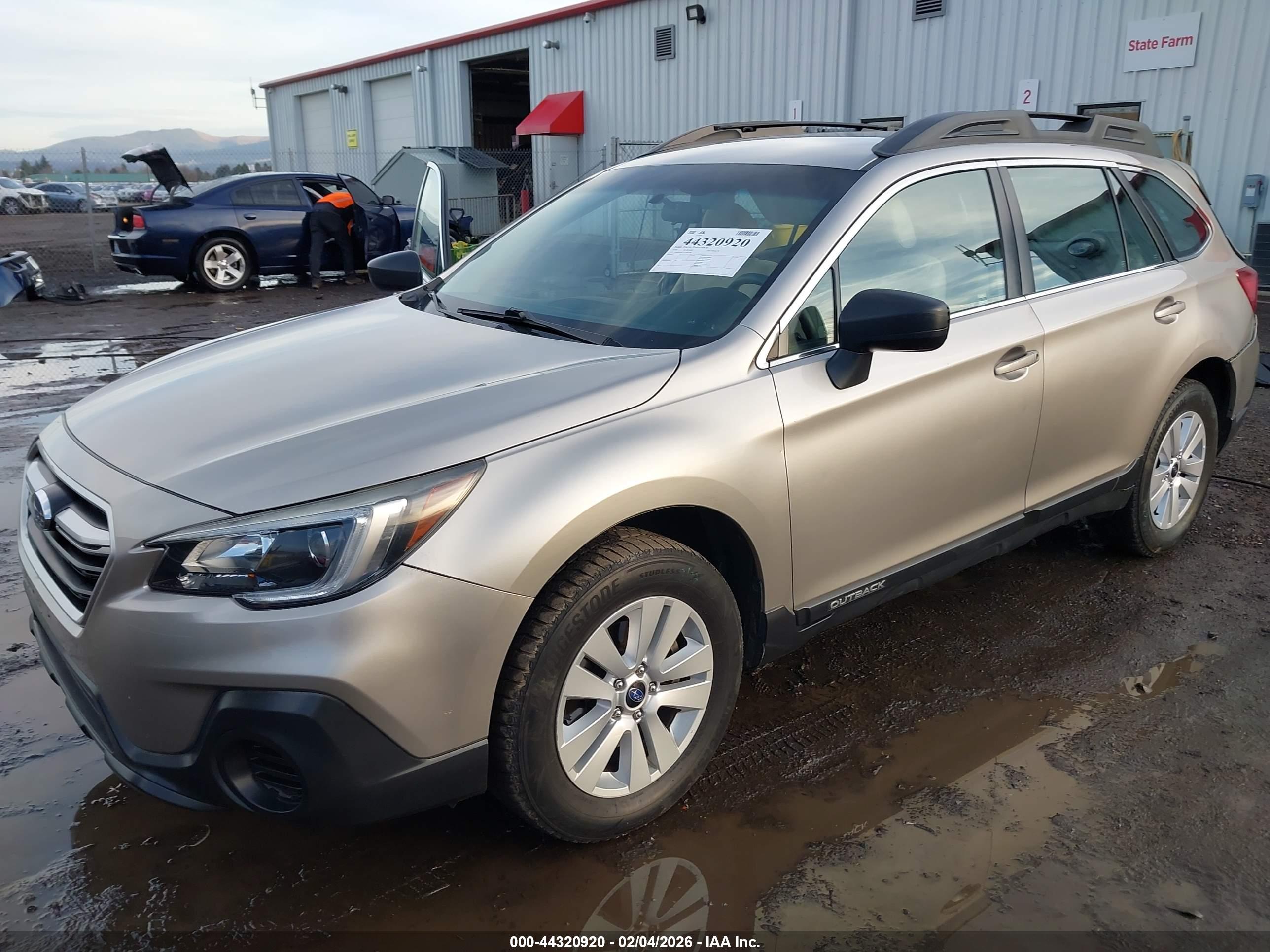 SUBARU OUTBACK image 2