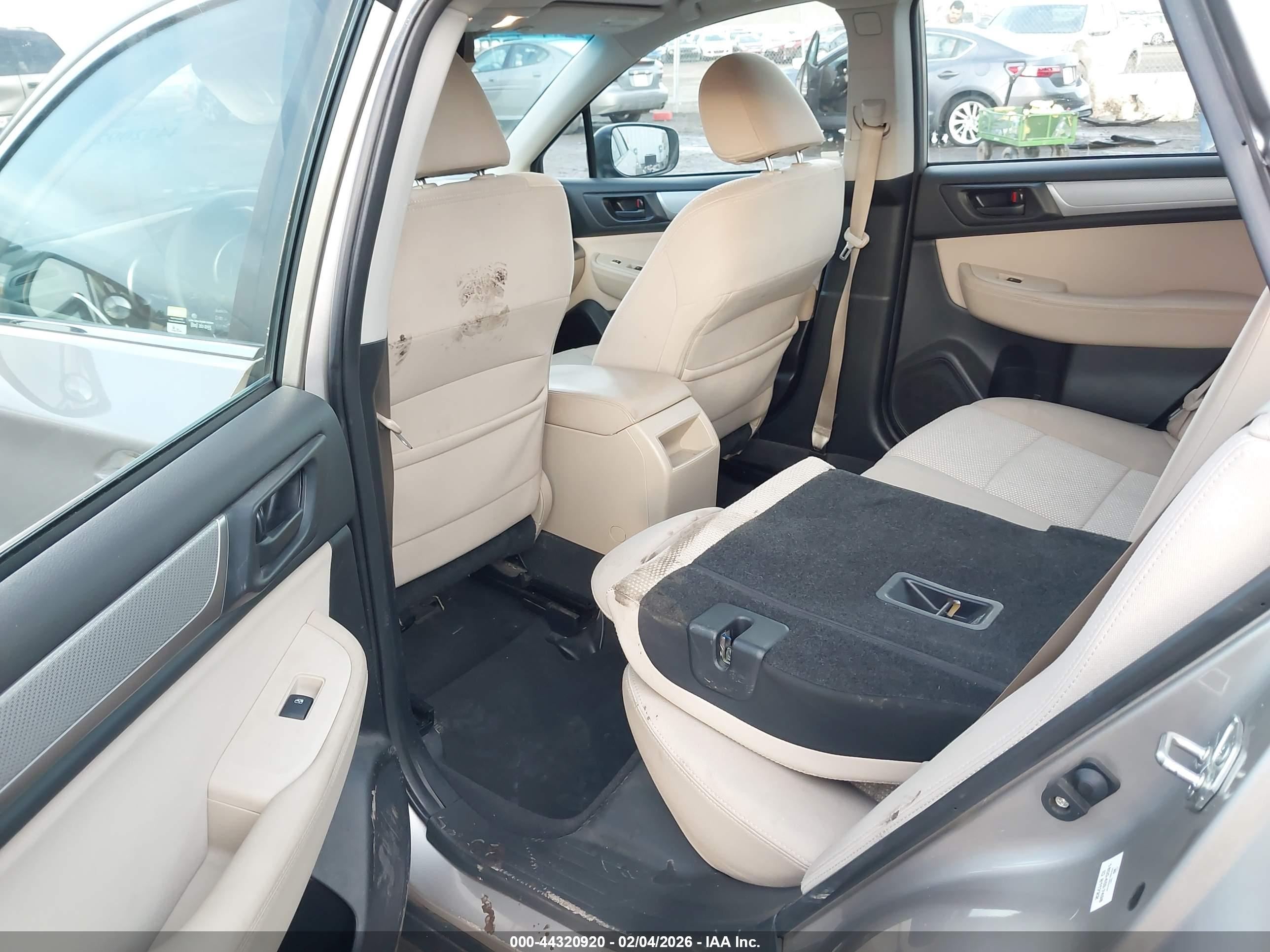SUBARU OUTBACK image 8