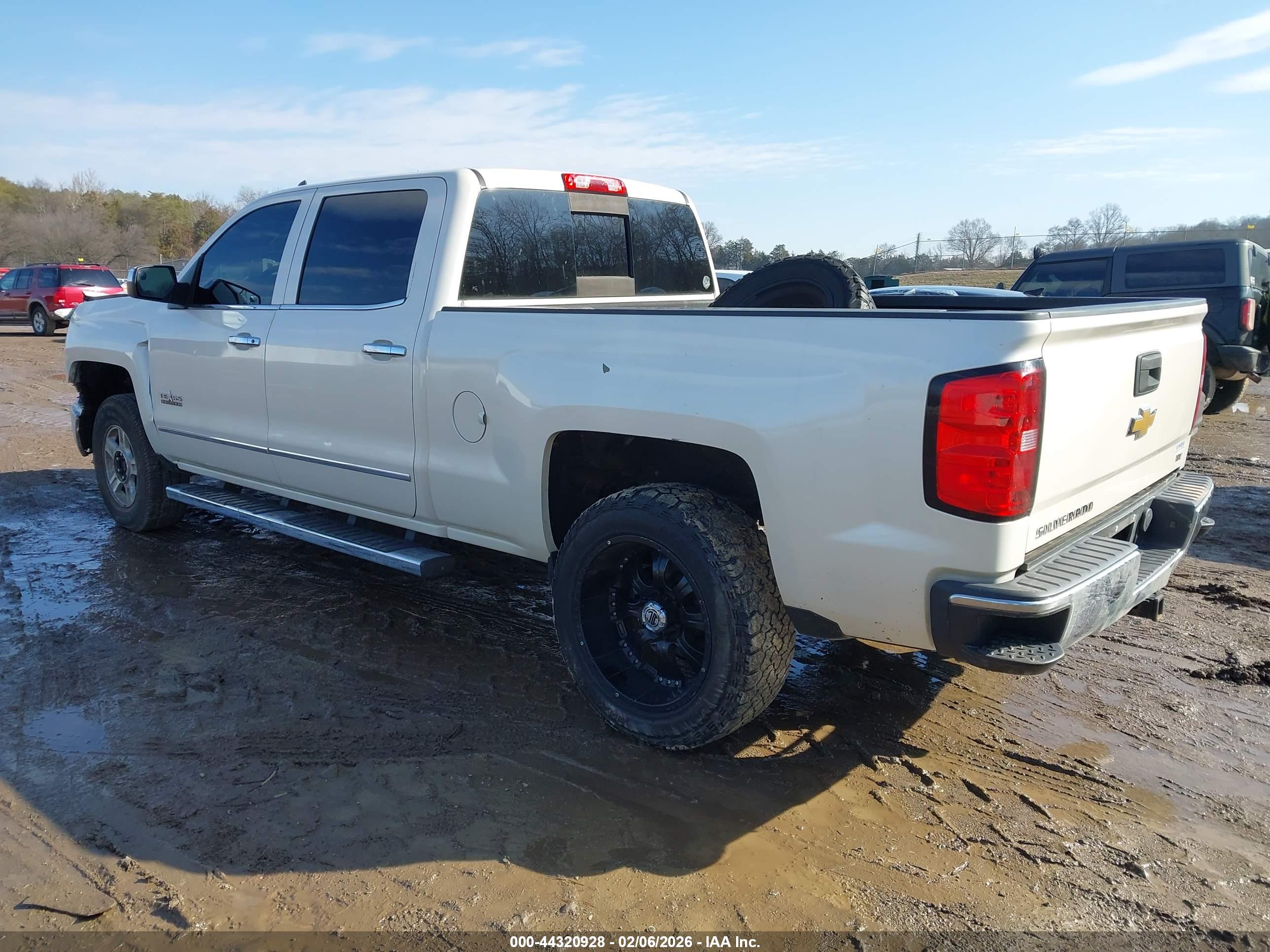 CHEVROLET SILVERADO image 3