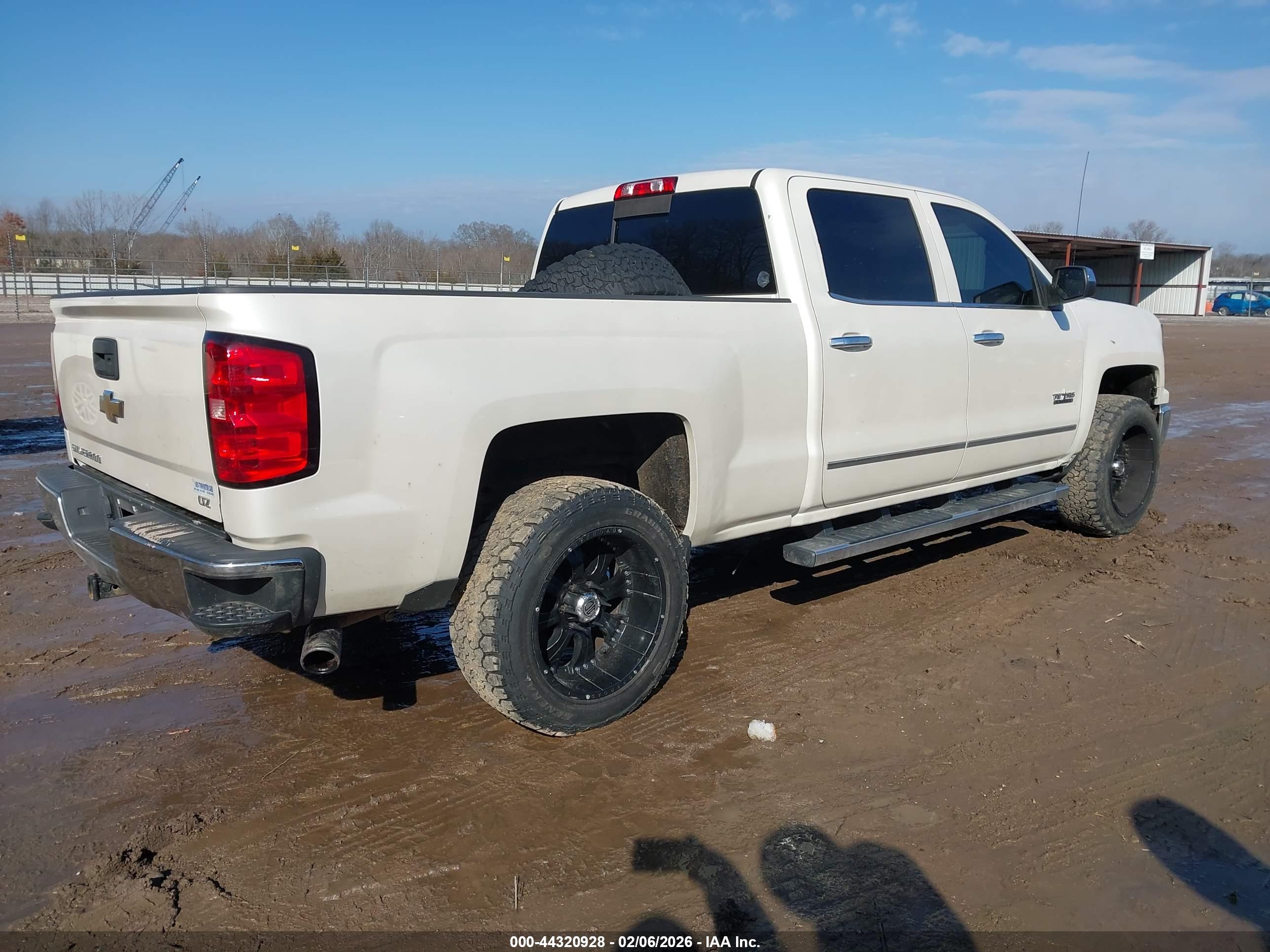 CHEVROLET SILVERADO image 4