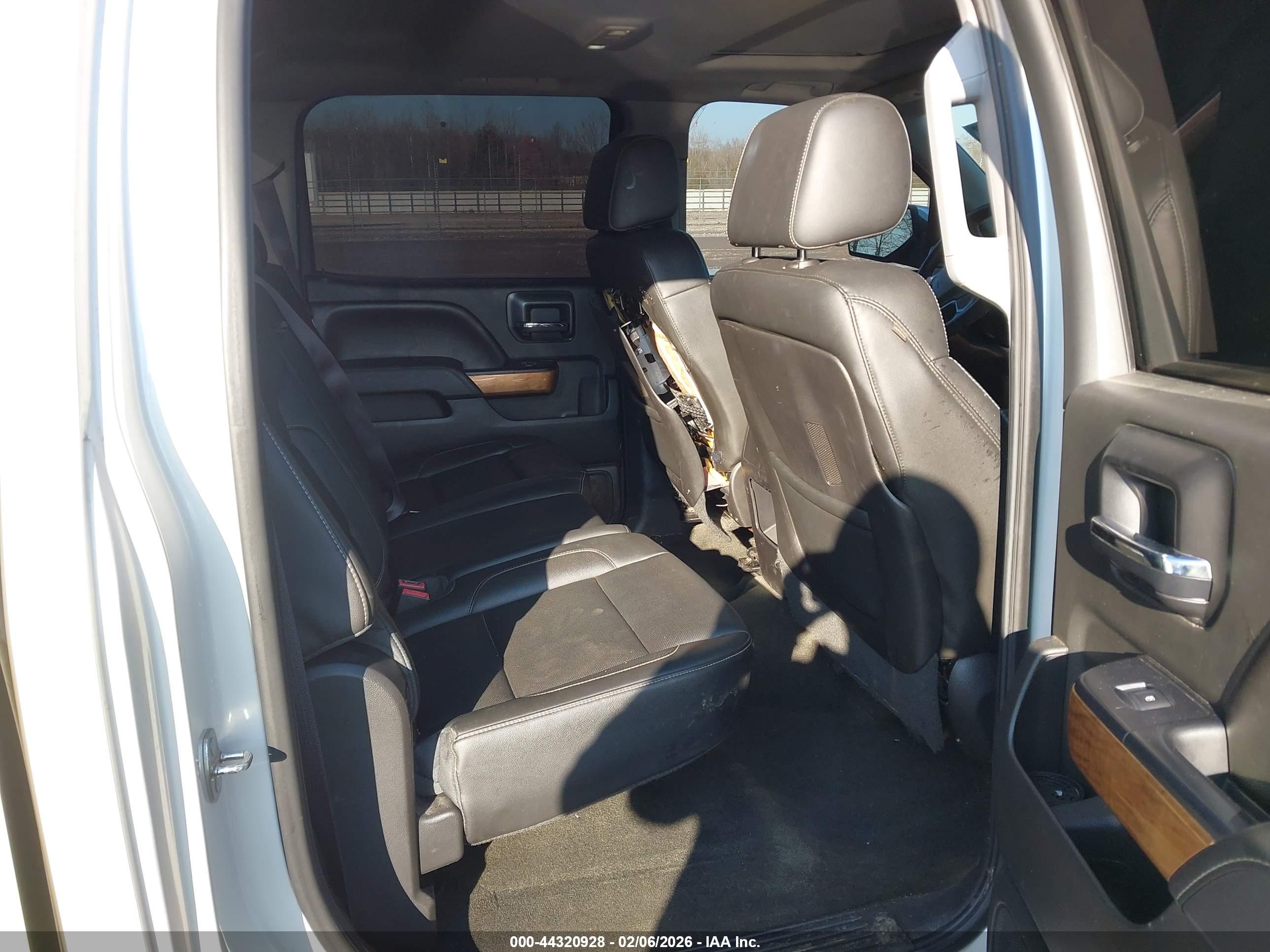 CHEVROLET SILVERADO image 8