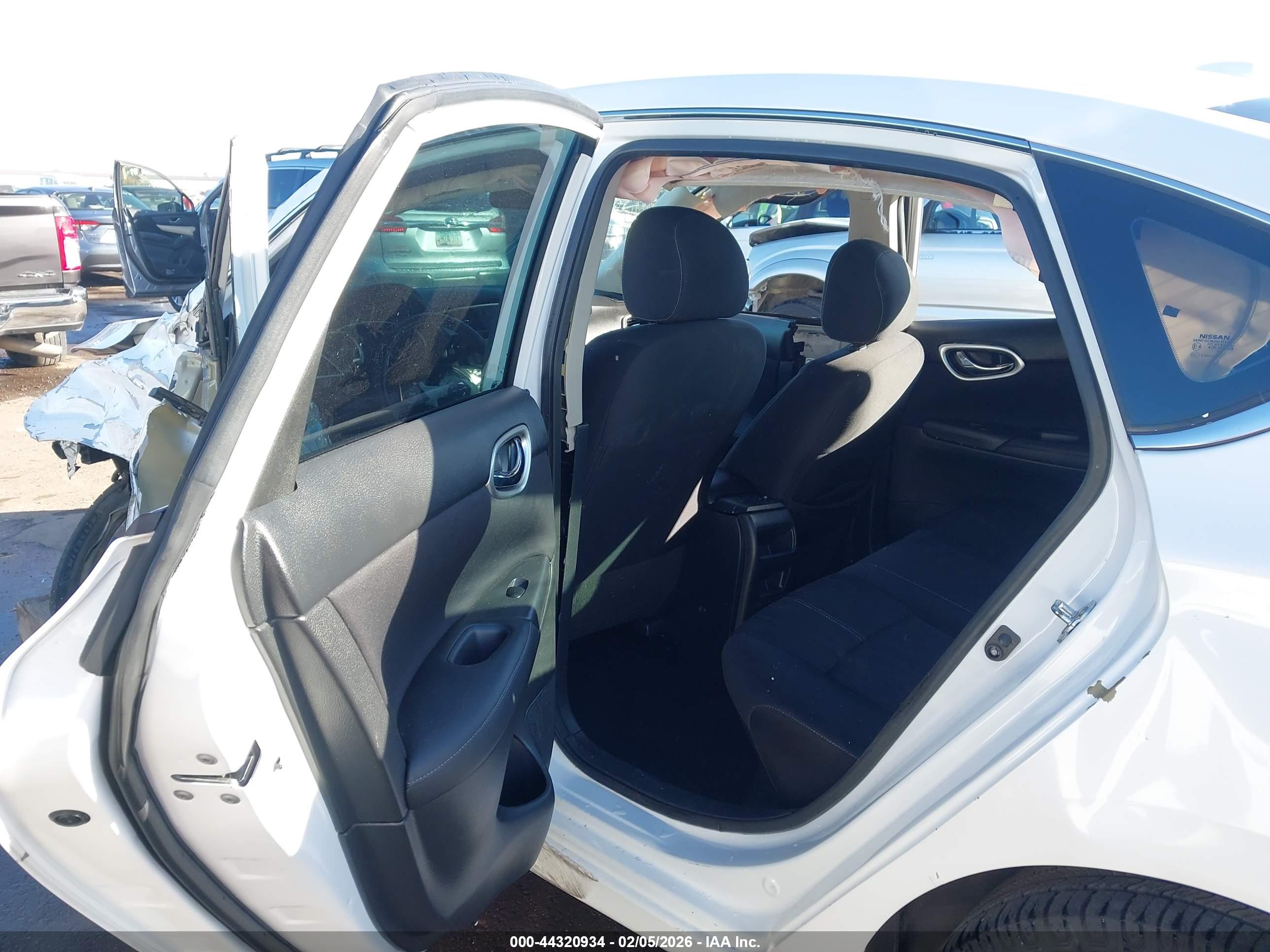 NISSAN SENTRA image 8