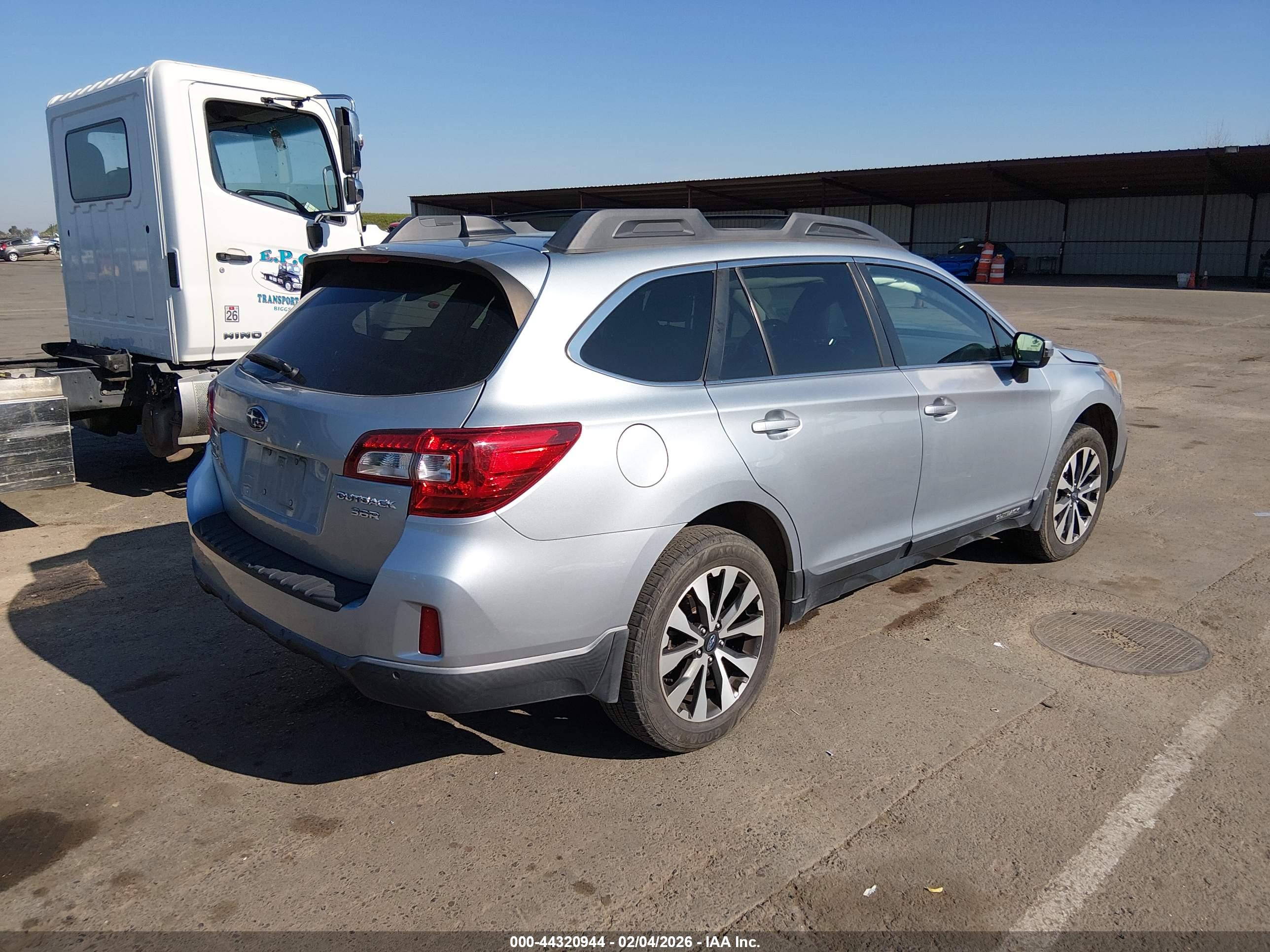 SUBARU OUTBACK image 4