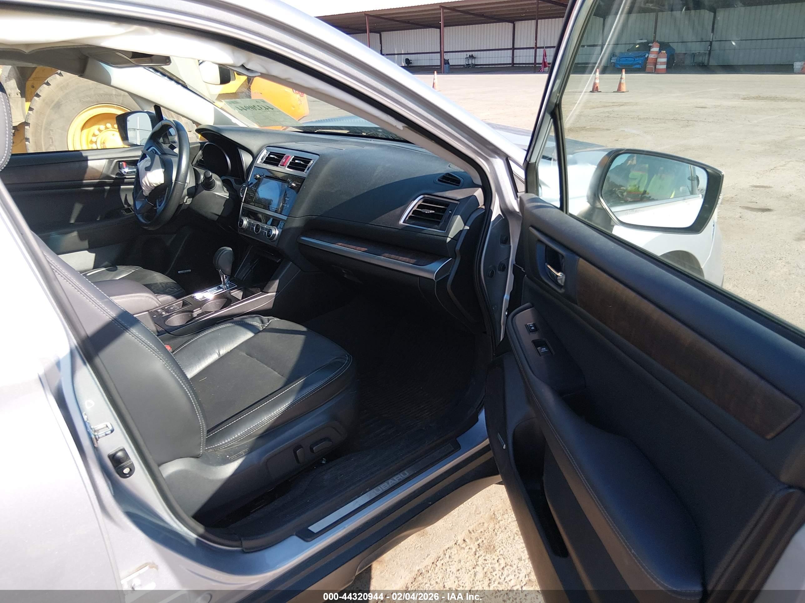 SUBARU OUTBACK image 5
