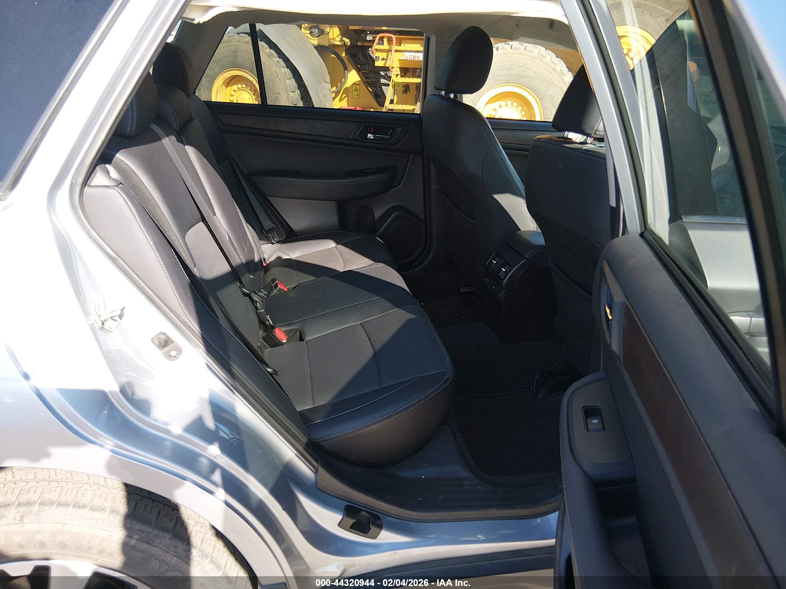 SUBARU OUTBACK image 8