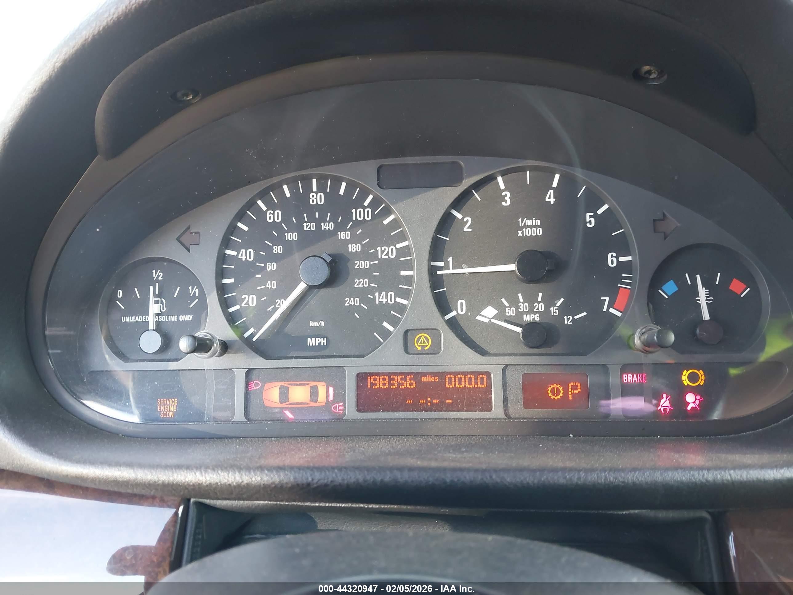 BMW 325I image 7