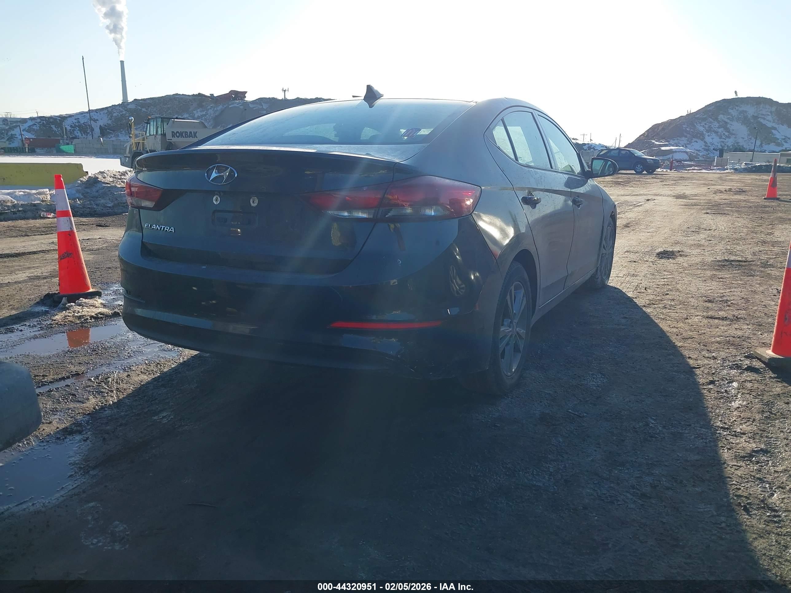 HYUNDAI ELANTRA image 4