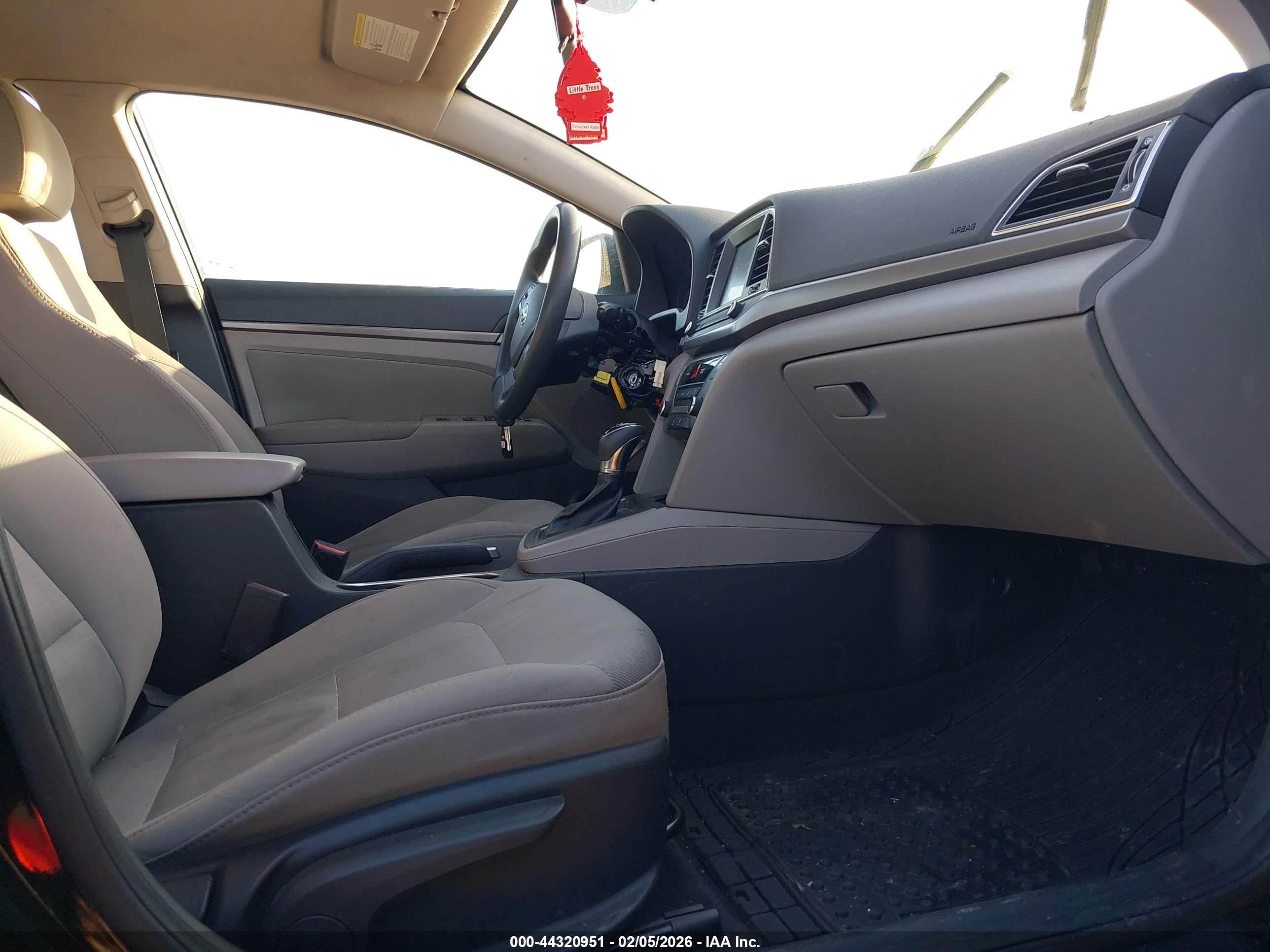 HYUNDAI ELANTRA image 5