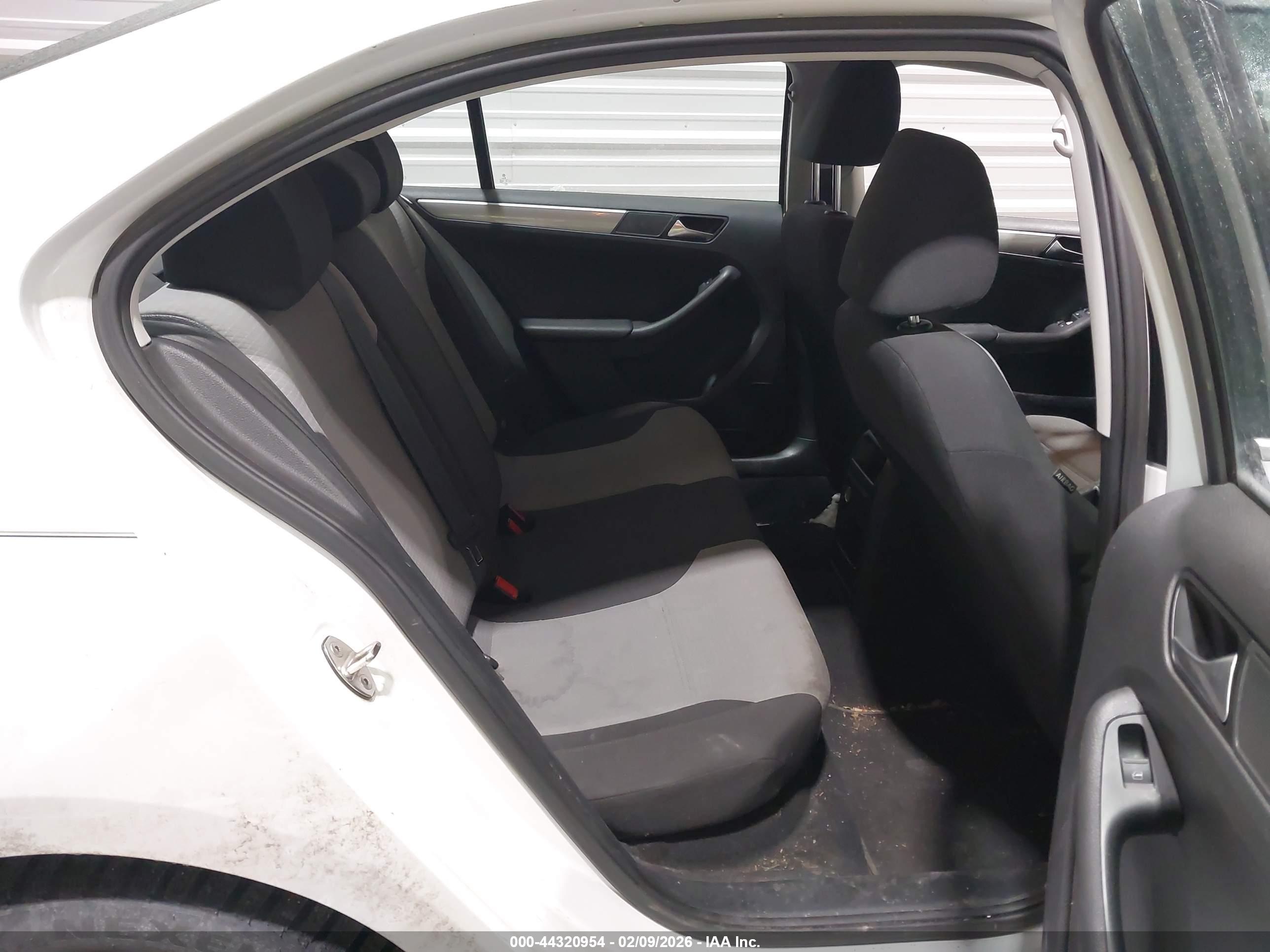VOLKSWAGEN JETTA image 8