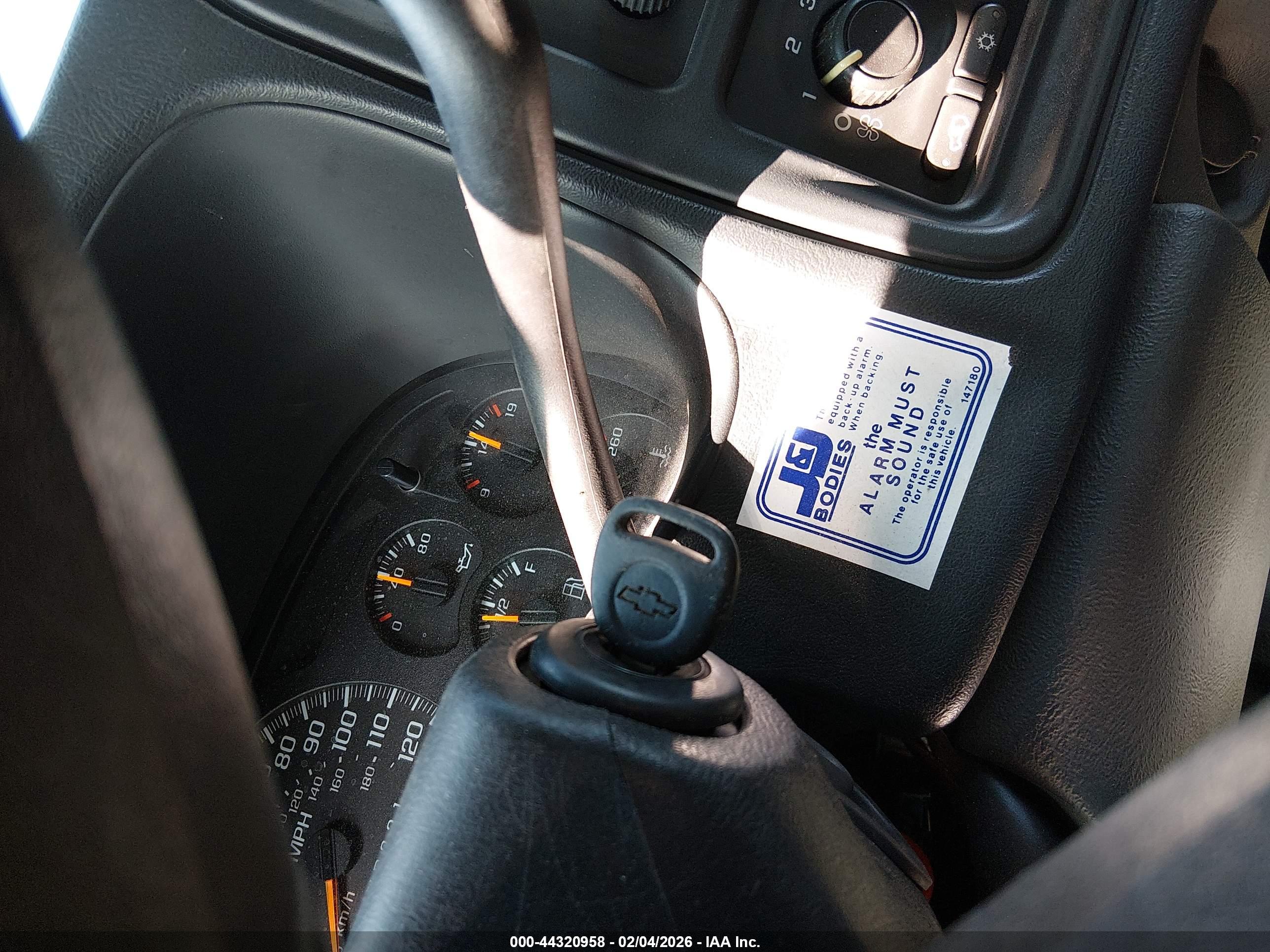 CHEVROLET SILVERADO image 11