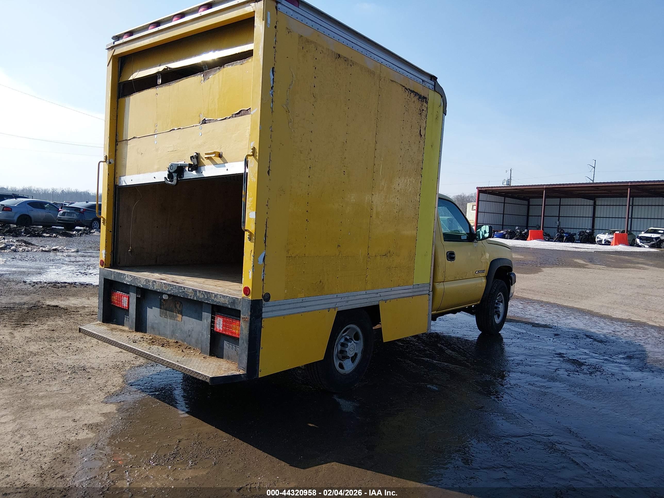 CHEVROLET SILVERADO image 4