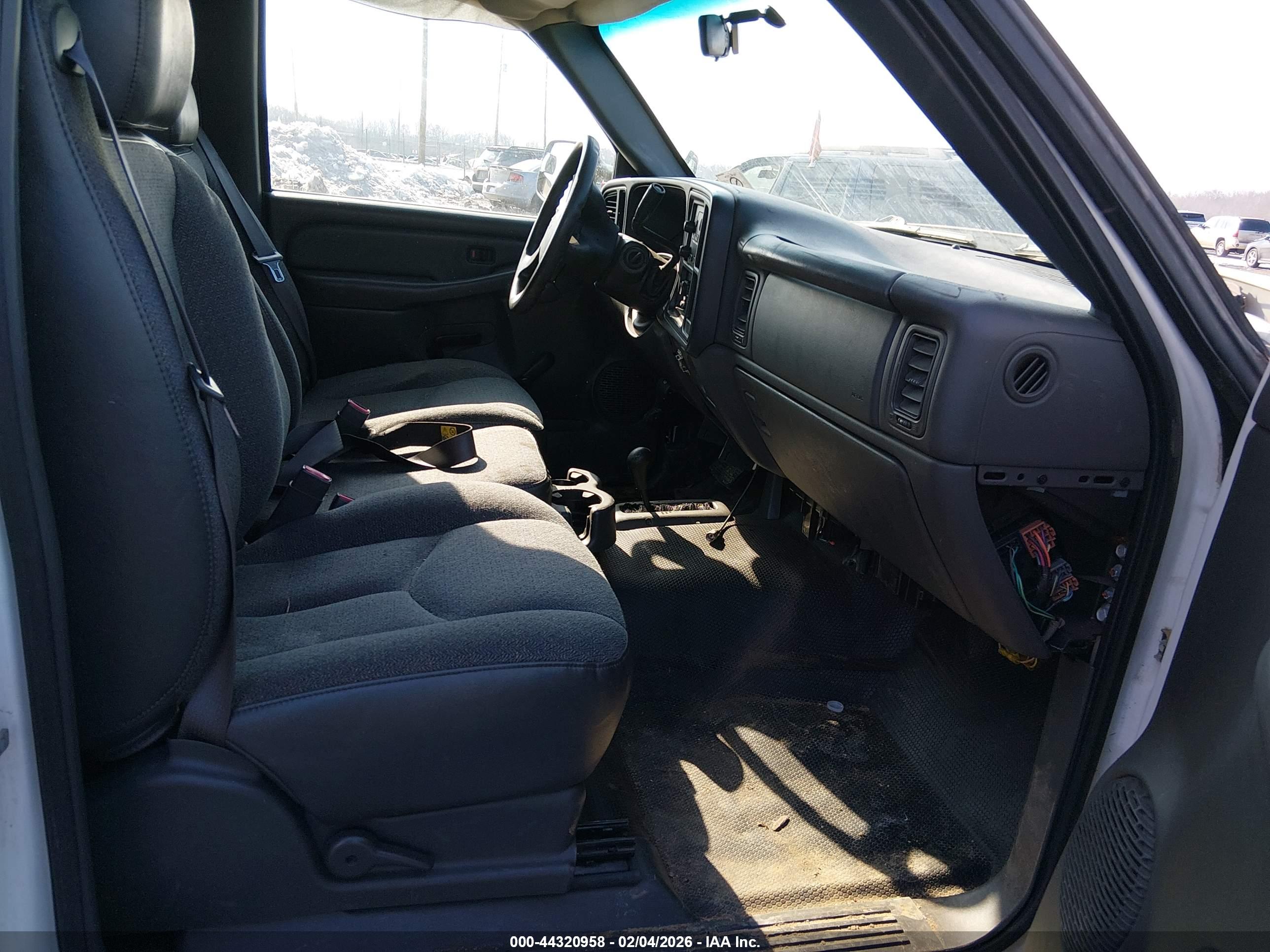 CHEVROLET SILVERADO image 5