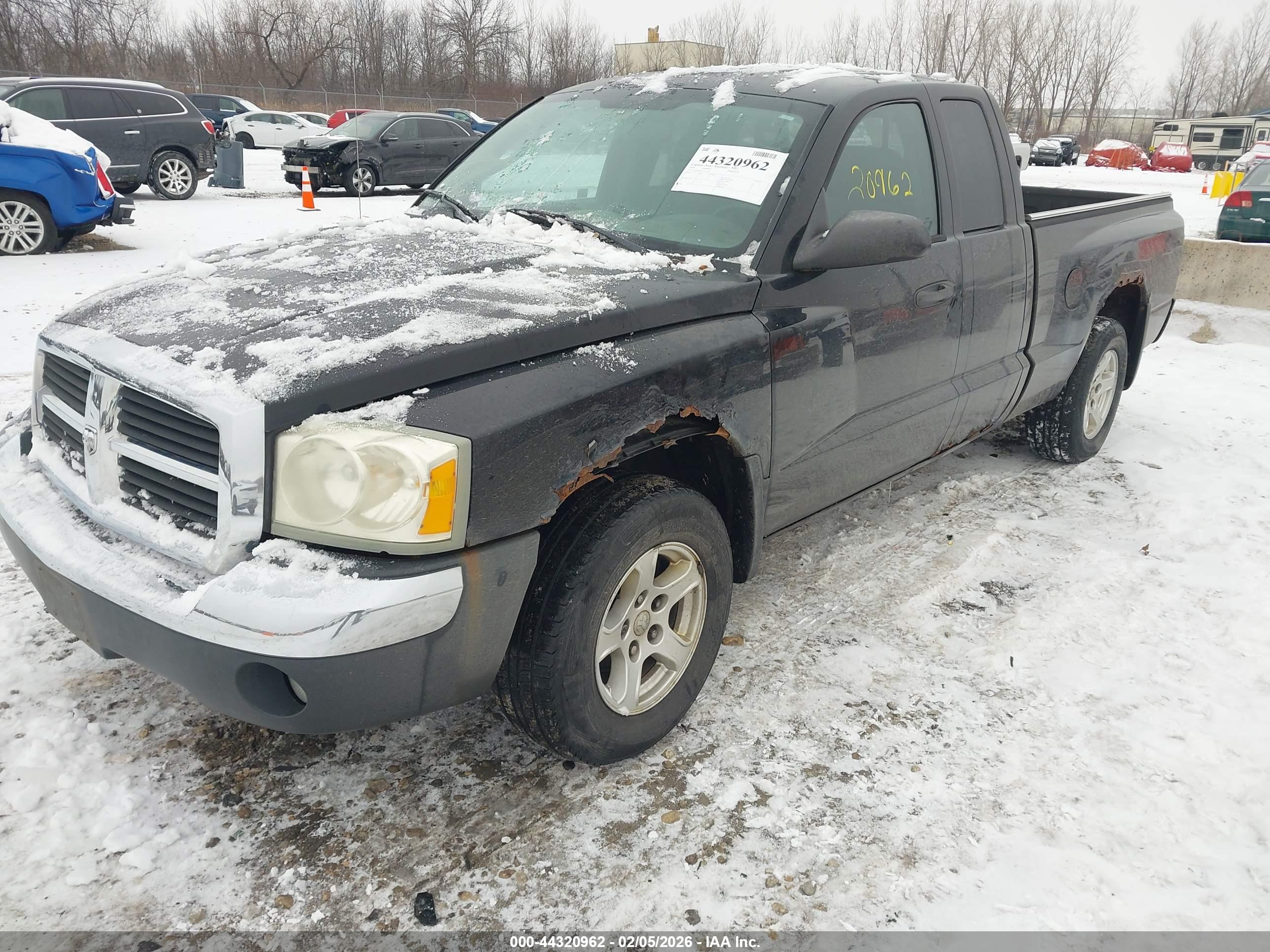 DODGE DAKOTA image 2
