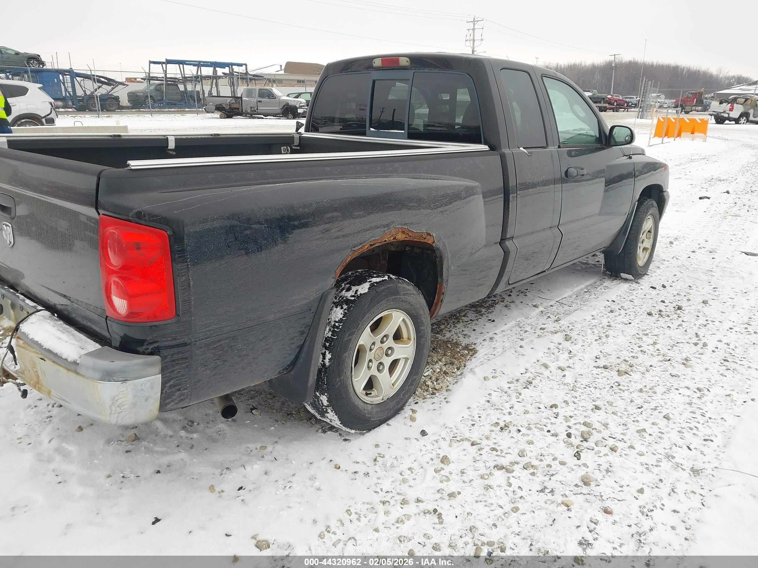 DODGE DAKOTA image 4