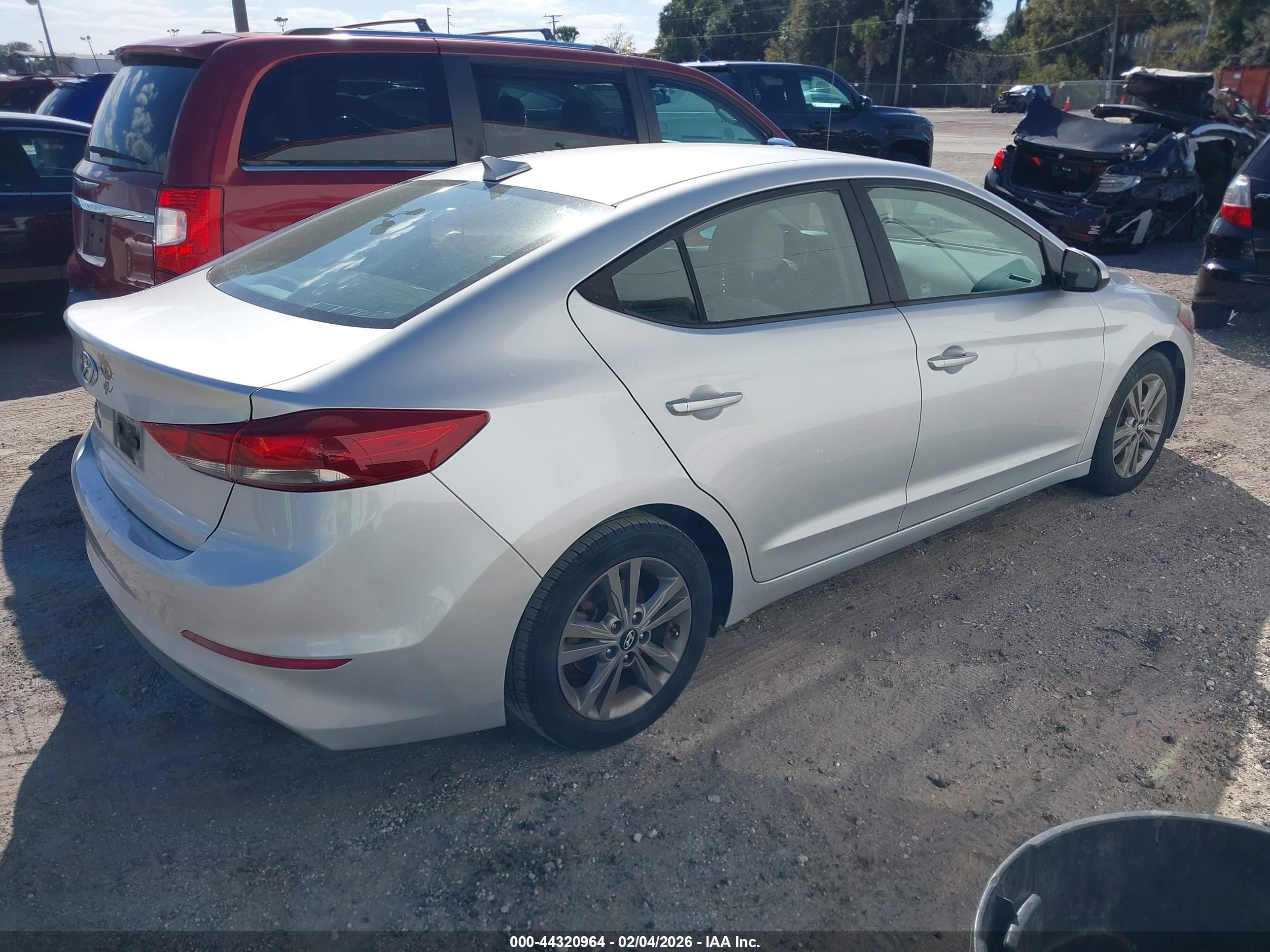 HYUNDAI ELANTRA image 4