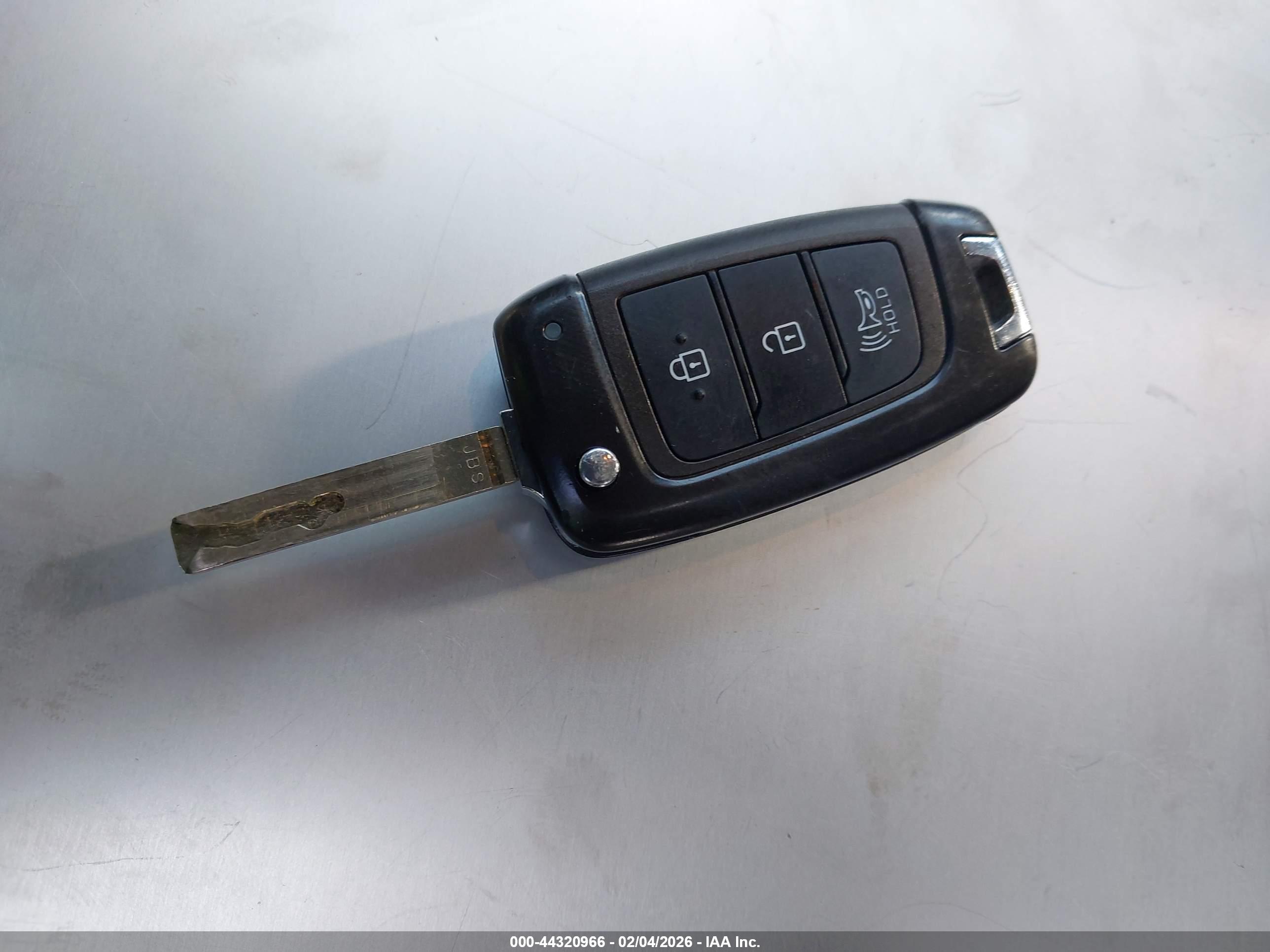 HYUNDAI TUCSON image 11