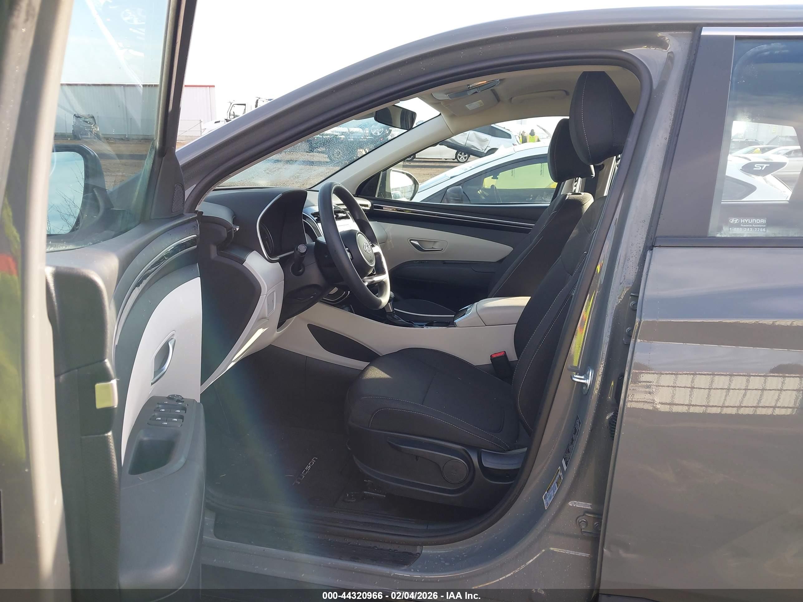 HYUNDAI TUCSON image 5